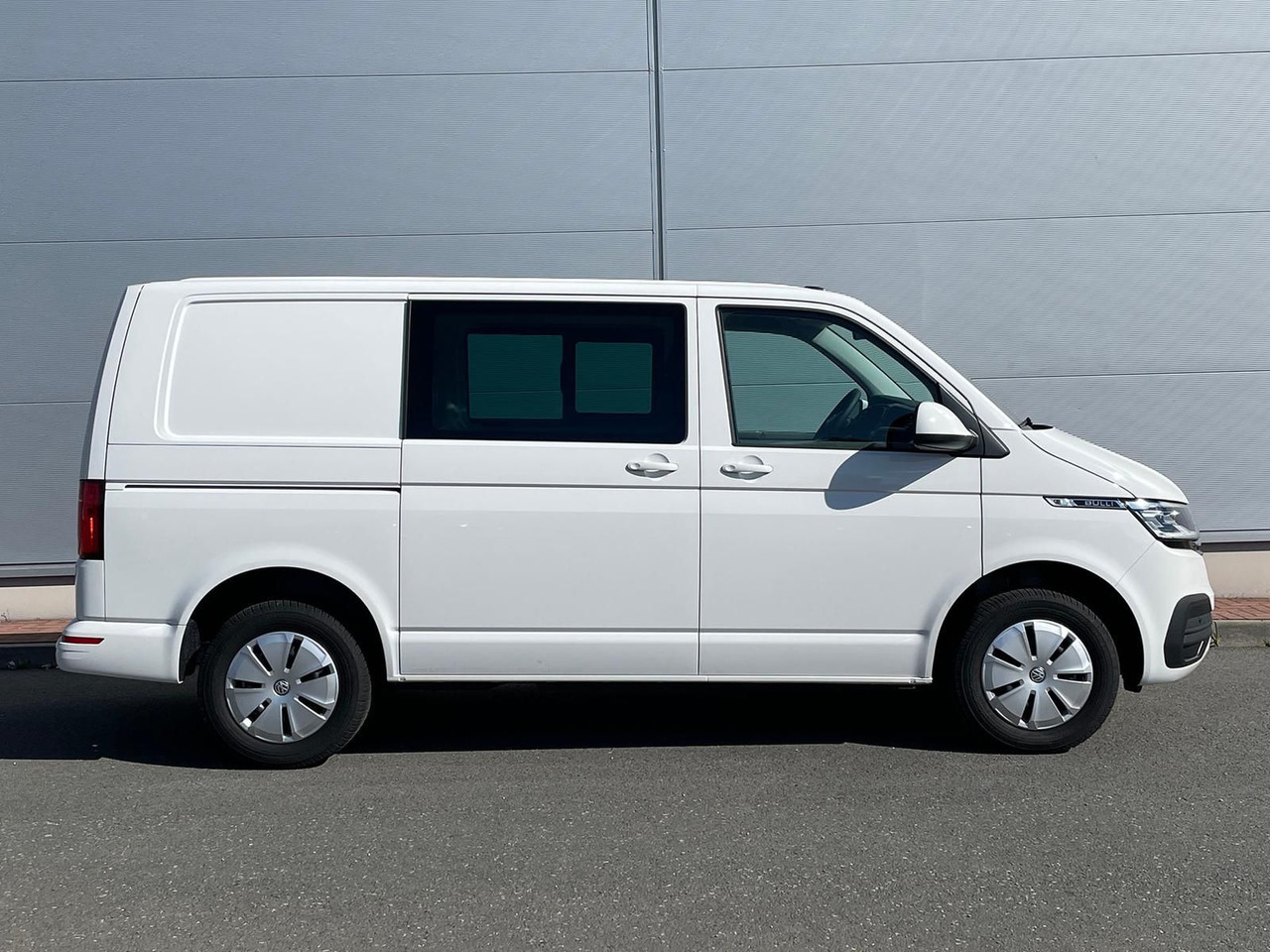Volkswagen T6.1 Transporter Kasten 4M ACC PDC KAMERA STANDH - Furgon: 5 kép. Volkswagen T6.1 Transporter Kasten 4M ACC PDC KAMERA STANDH - Furgon: 5 kép.