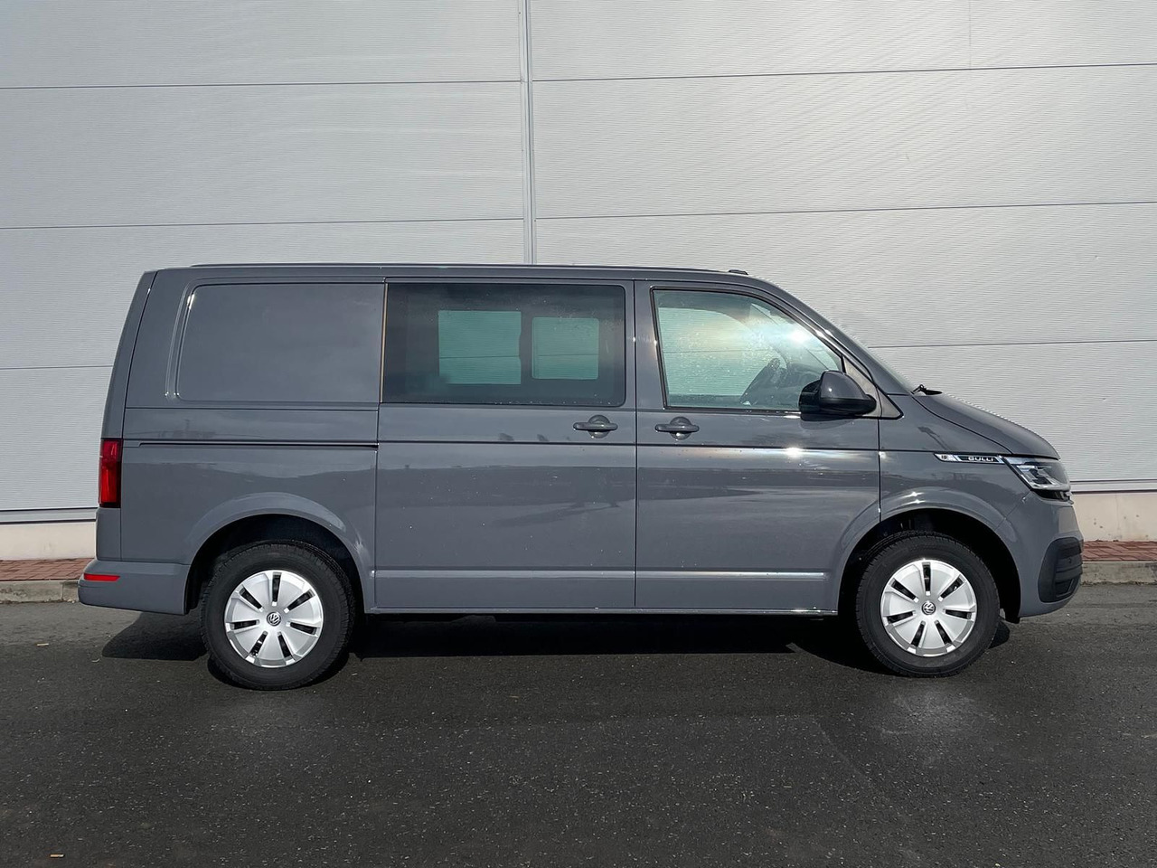 Volkswagen T6.1 Transporter Kasten 4M ACC PDC KAMERA STANDH - Kisbusz: 5 kép. Volkswagen T6.1 Transporter Kasten 4M ACC PDC KAMERA STANDH - Kisbusz: 5 kép.