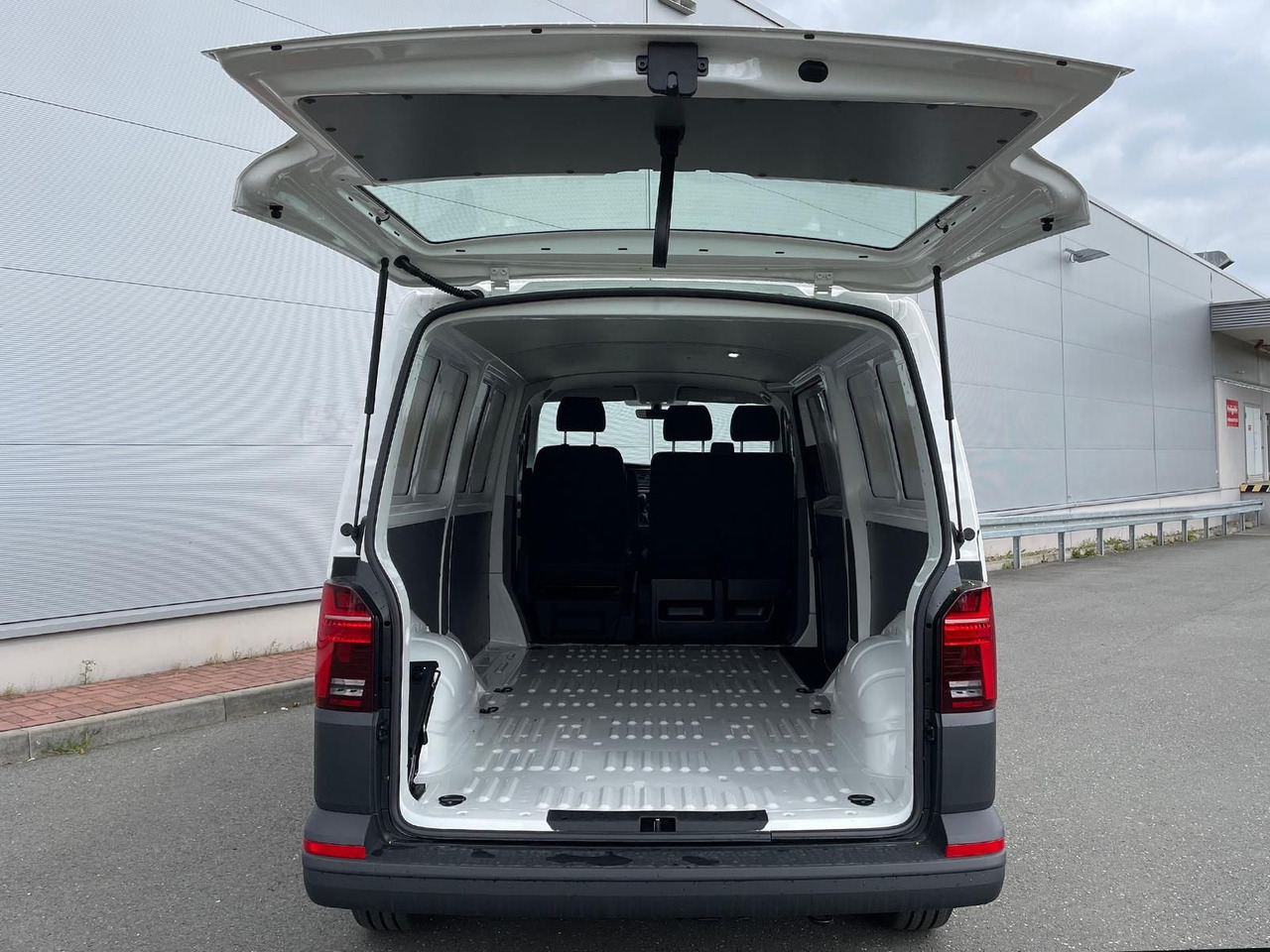 Új Furgon Volkswagen T6.1 Transporter Kasten lang 4M MFL LED TEMPOMAT: 28 kép.