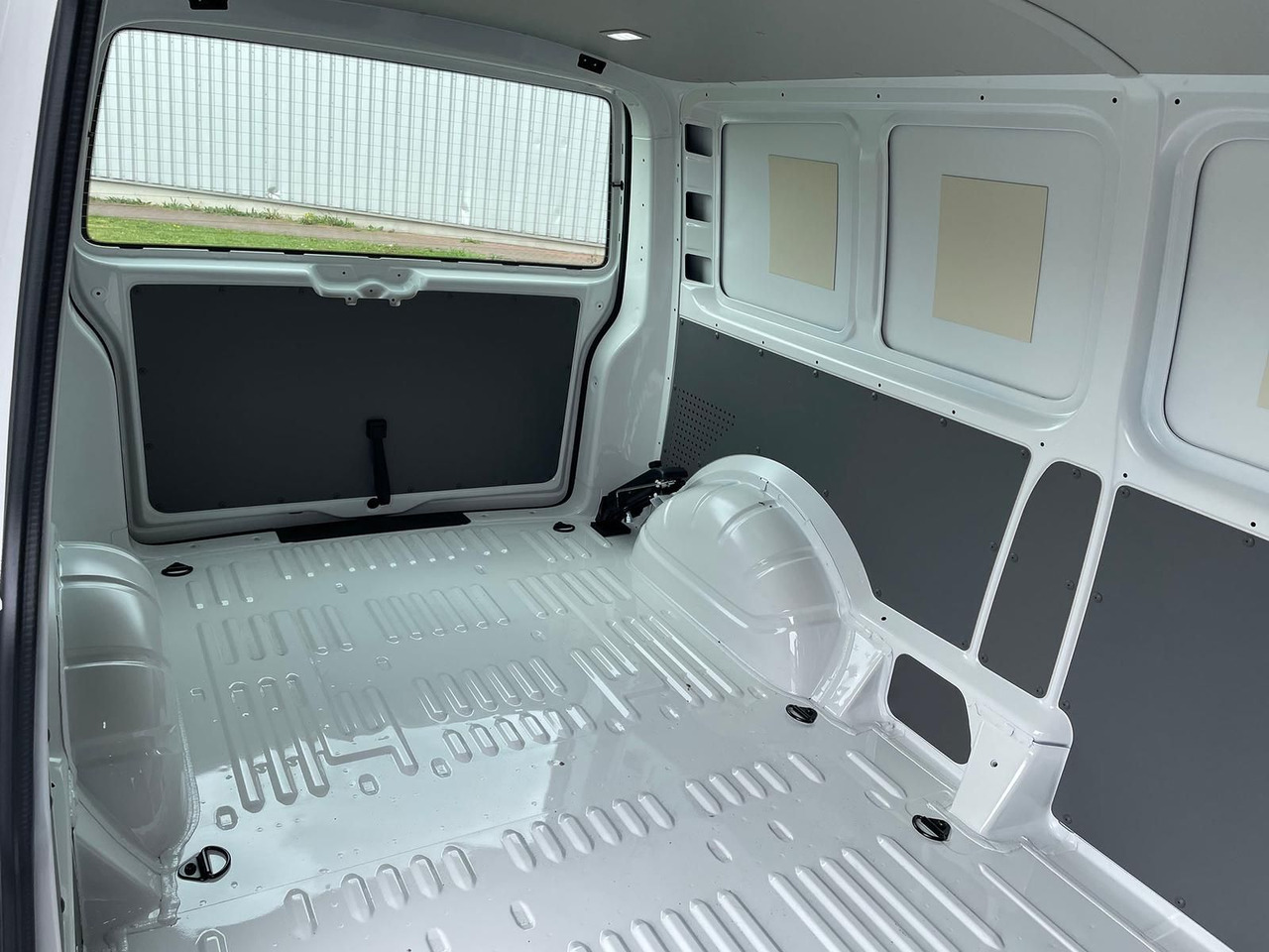 Új Furgon Volkswagen T6.1 Transporter Kasten lang 4M MFL LED TEMPOMAT: 10 kép.