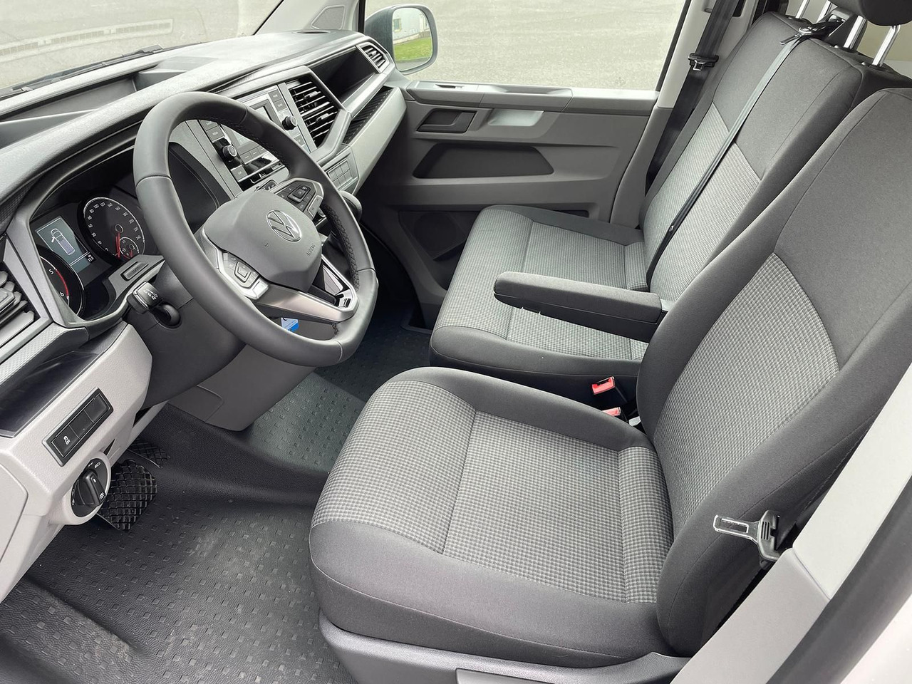 Új Furgon Volkswagen T6.1 Transporter Kasten lang 4M MFL LED TEMPOMAT: 12 kép.