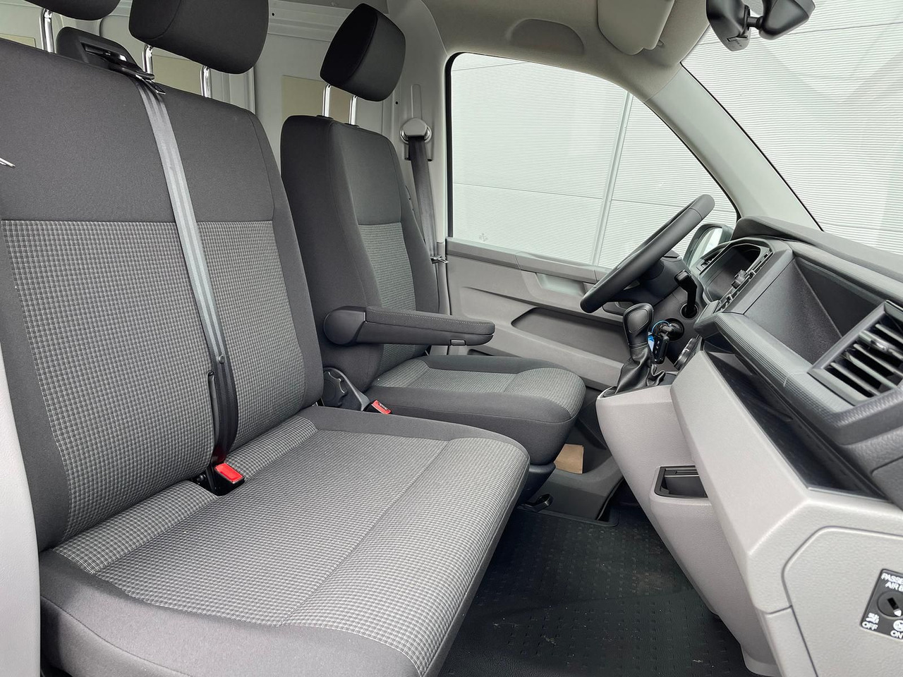 Új Furgon Volkswagen T6.1 Transporter Kasten lang 4M MFL LED TEMPOMAT: 23 kép.
