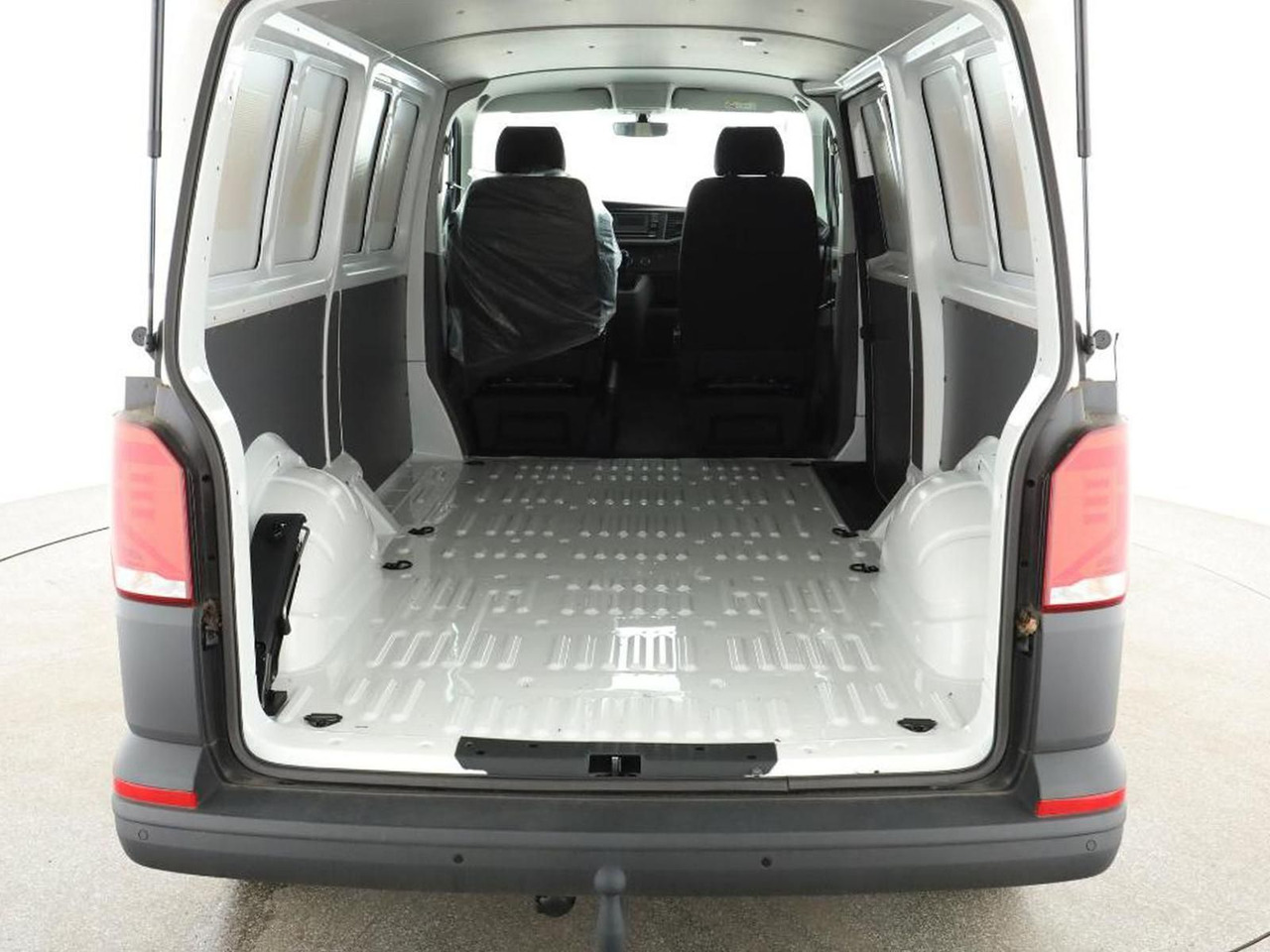 Volkswagen T6.1 Transporter LR FWD PDC SITZHZ TEMP AHK - Furgon: 3 kép. Volkswagen T6.1 Transporter LR FWD PDC SITZHZ TEMP AHK - Furgon: 3 kép.