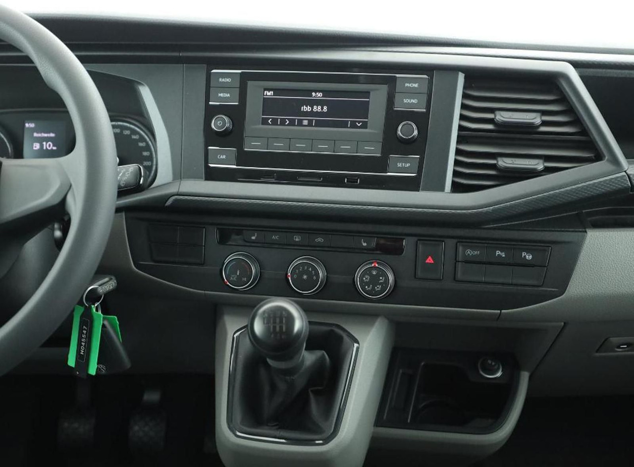 Volkswagen T6.1 Transporter LR FWD PDC SITZHZ TEMP AHK - Furgon: 5 kép. Volkswagen T6.1 Transporter LR FWD PDC SITZHZ TEMP AHK - Furgon: 5 kép.