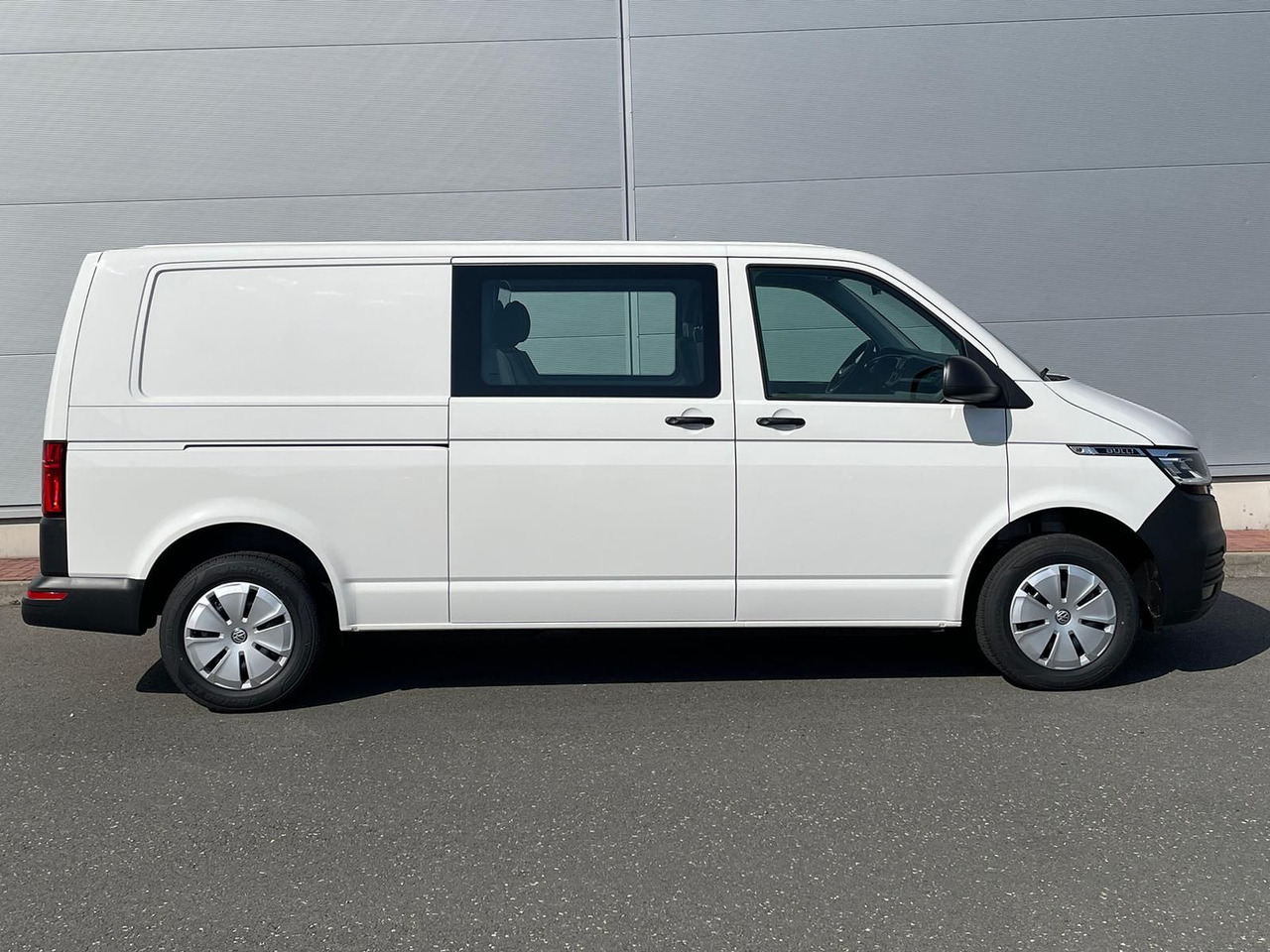 Volkswagen T6.1 Transporter MIXTO lang 4M MFL LED TEMPOMAT - Kisbusz: 5 kép. Volkswagen T6.1 Transporter MIXTO lang 4M MFL LED TEMPOMAT - Kisbusz: 5 kép.