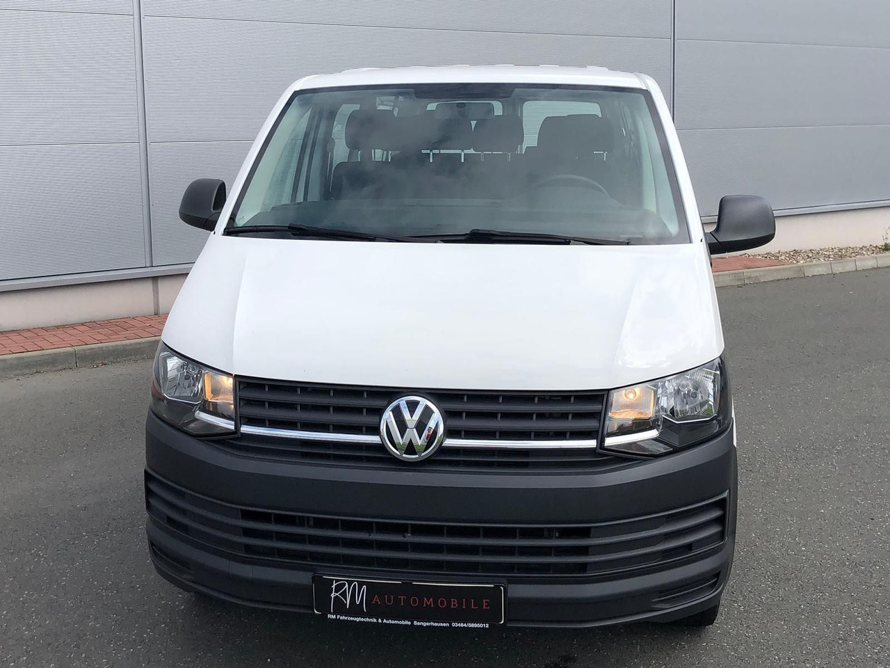 Volkswagen T6 Transporter 2.0 TDI Kombi lang 9-SITZE TEMP - Minibusz, Kisbusz: 4 kép. Volkswagen T6 Transporter 2.0 TDI Kombi lang 9-SITZE TEMP - Minibusz, Kisbusz: 4 kép.