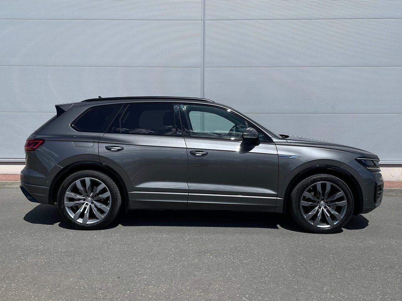 Volkswagen Touareg 4.0 V8 TDI One Million 4M LEDER AHK ACC - Terepjáró/ SUV: 5 kép. Volkswagen Touareg 4.0 V8 TDI One Million 4M LEDER AHK ACC - Terepjáró/ SUV: 5 kép.