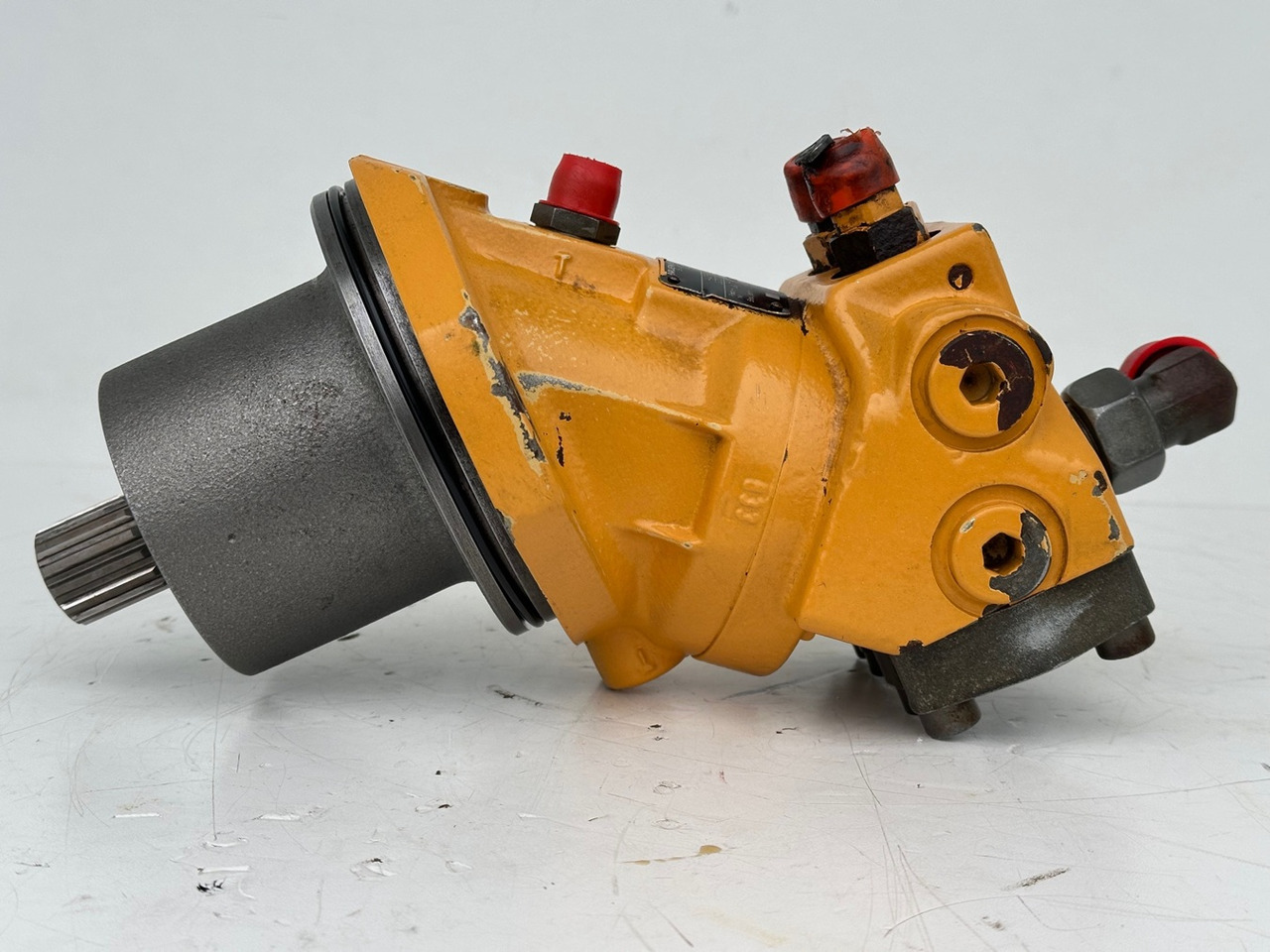 LIEBHERR Konstantmotor mit ID-Nr.5008984-ID-Nr.5007150 – Hydromatik Rexroth Axialkolbenmotor mit Nr.2000349 Typ:A2FE23/61W-NAL191. A308,A310,A312,A900ZW,R308,R310,R312,LOS914,R914,R916. #4064579.DK# - Hidraulikus motor - Kotrógép: 4 kép. LIEBHERR Konstantmotor mit ID-Nr.5008984-ID-Nr.5007150 – Hydromatik Rexroth Axialkolbenmotor mit Nr.2000349 Typ:A2FE23/61W-NAL191. A308,A310,A312,A900ZW,R308,R310,R312,LOS914,R914,R916. #4064579.DK# - Hidraulikus motor - Kotrógép: 4 kép.