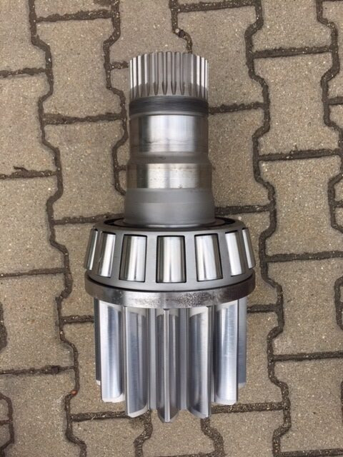 Liebherr Abtriebswelle ID-Nr.90011486. SAT375/279. P9150-1135, R9150-1133, R9150-1438, R9150-1592, R9150-1653, R9150-1857, R964C . #F04# - Féltengely - Kotrógép: 1 kép. Liebherr Abtriebswelle ID-Nr.90011486. SAT375/279. P9150-1135, R9150-1133, R9150-1438, R9150-1592, R9150-1653, R9150-1857, R964C . #F04# - Féltengely - Kotrógép: 1 kép.