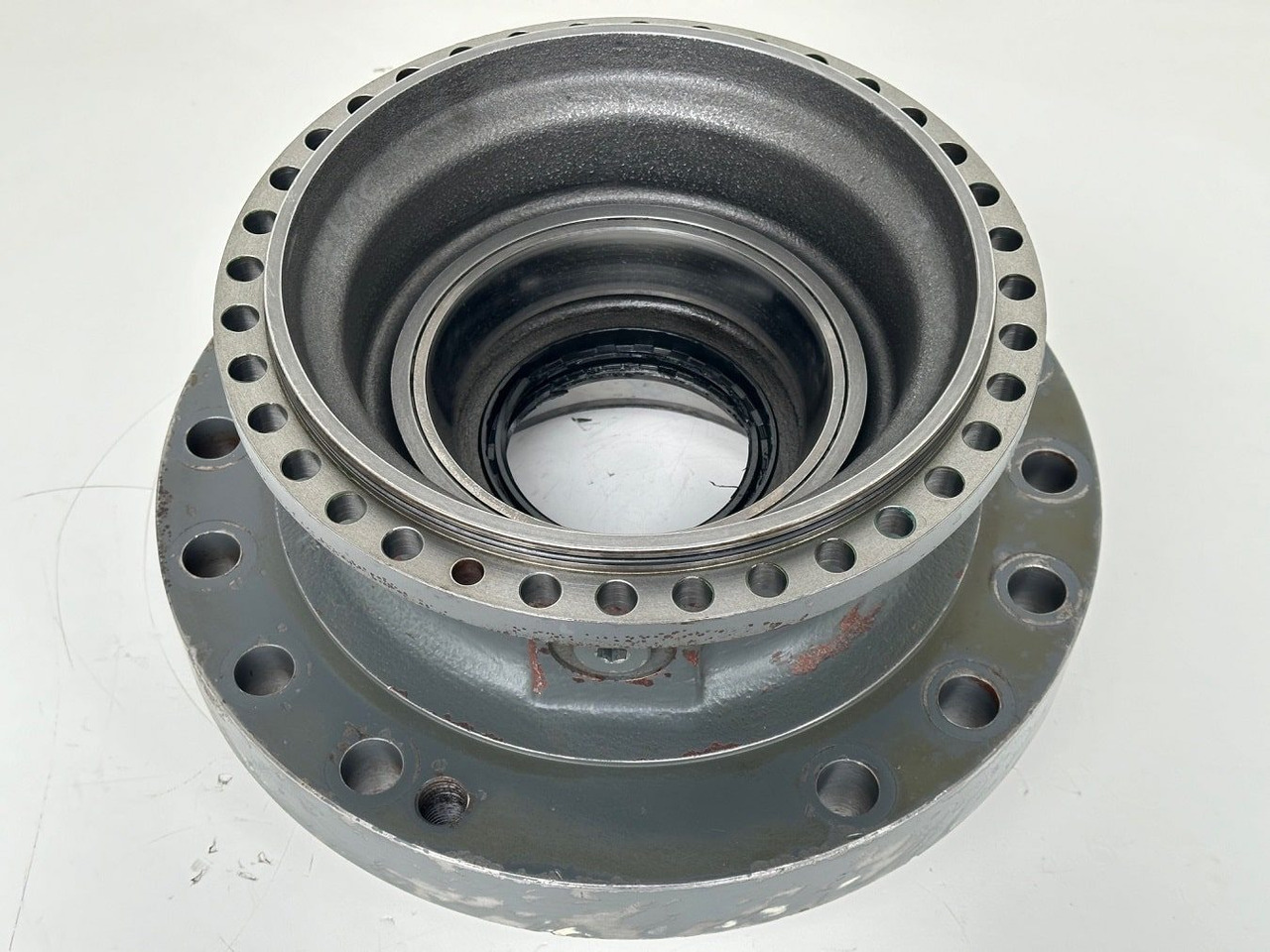 Liebherr Abtriebswellengehäuse ID-Nr.90018934. A924 HL, A924, LH30 C, LH30 M, LH35 M, LH35 MT, R922. #ABTR.GEH.0767#0764# - Fordító motor - Építőipari gépek: 2 kép. Liebherr Abtriebswellengehäuse ID-Nr.90018934. A924 HL, A924, LH30 C, LH30 M, LH35 M, LH35 MT, R922. #ABTR.GEH.0767#0764# - Fordító motor - Építőipari gépek: 2 kép.