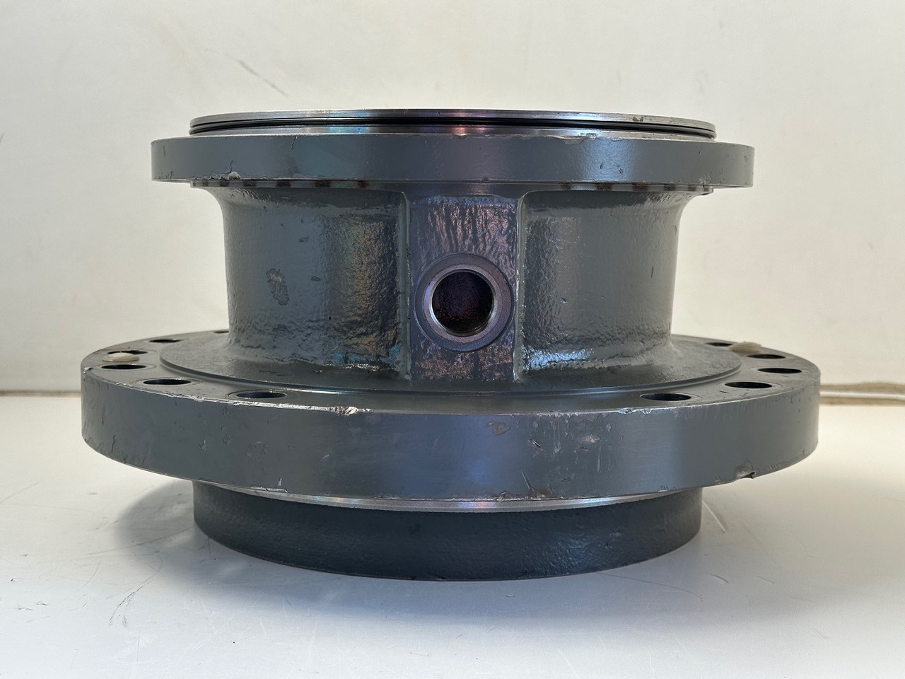 Liebherr Abtriebswellengehäuse ID-Nr.90208566 inkl. beiden Kegelrollenlager ID-Nr.10030908 - ID-Nr.761001903. LH40, LH50, R926, R928, R930. #90208566.1903# - Sebességváltó és alkatrészek - Építőipari gépek: 1 kép. Liebherr Abtriebswellengehäuse ID-Nr.90208566 inkl. beiden Kegelrollenlager ID-Nr.10030908 - ID-Nr.761001903. LH40, LH50, R926, R928, R930. #90208566.1903# - Sebességváltó és alkatrészek - Építőipari gépek: 1 kép.