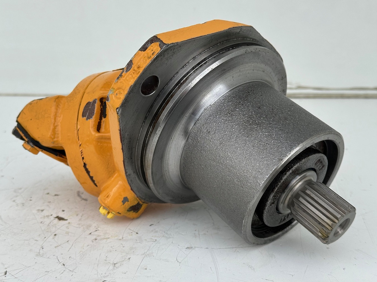 Liebherr CNR:11302432- Hydromatik Rexroth Axialkolben-Konstantmotor Typ:A2FE23/61W-PAL100-S. #18097818# - Hidraulikus motor - Építőipari gépek: 2 kép. Liebherr CNR:11302432- Hydromatik Rexroth Axialkolben-Konstantmotor Typ:A2FE23/61W-PAL100-S. #18097818# - Hidraulikus motor - Építőipari gépek: 2 kép.