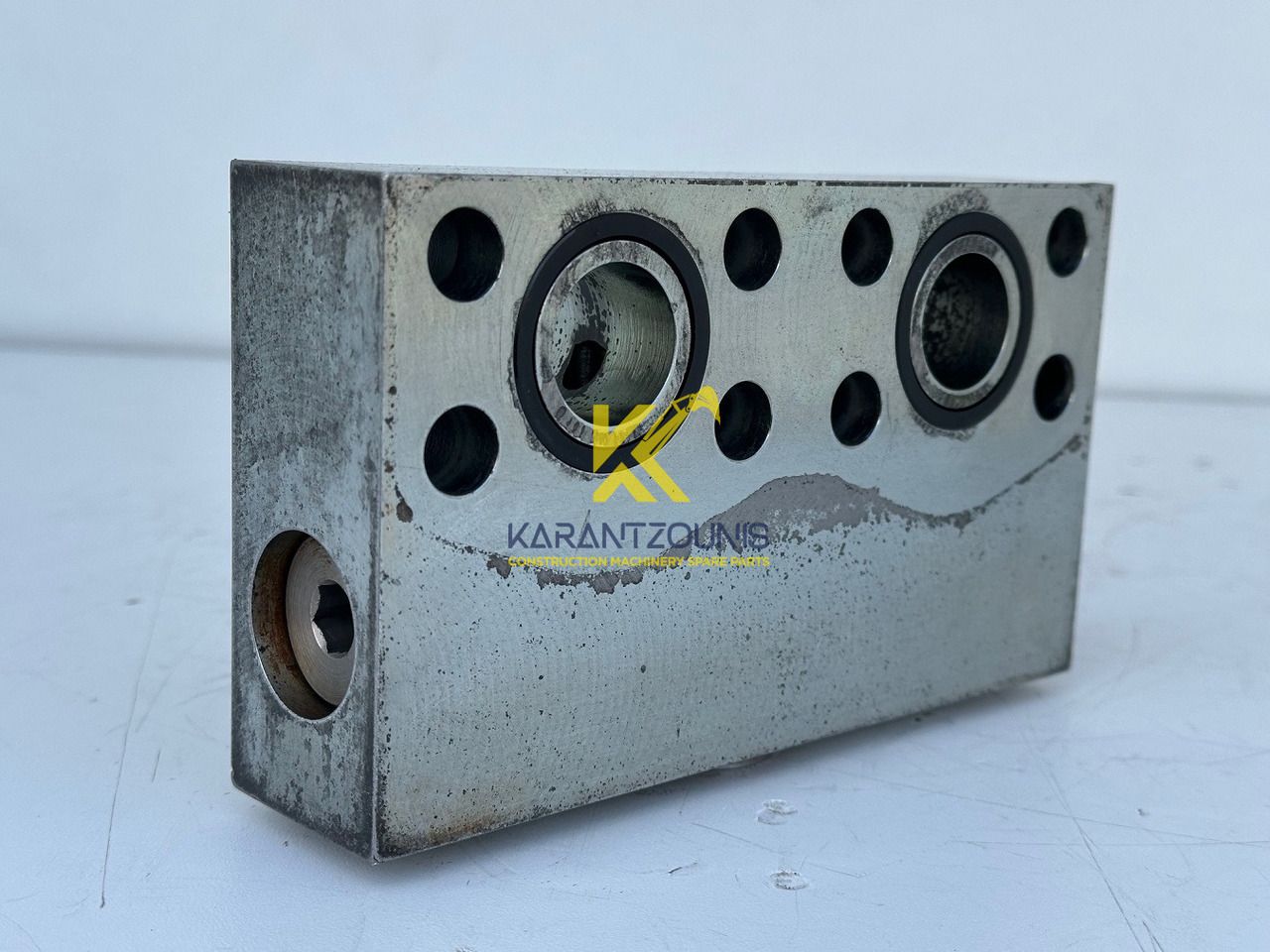 Liebherr Dämpfungsventil ID-Nr.10121777. P924 COMP, P926, R926, R916, R922, R924 COMP, R924, R926 COMP, R926, R930, R936, R946, R950 T, R960 T. #10121777.43199# - Fordító motor - Építőipari gépek: 4 kép. Liebherr Dämpfungsventil ID-Nr.10121777. P924 COMP, P926, R926, R916, R922, R924 COMP, R924, R926 COMP, R926, R930, R936, R946, R950 T, R960 T. #10121777.43199# - Fordító motor - Építőipari gépek: 4 kép.