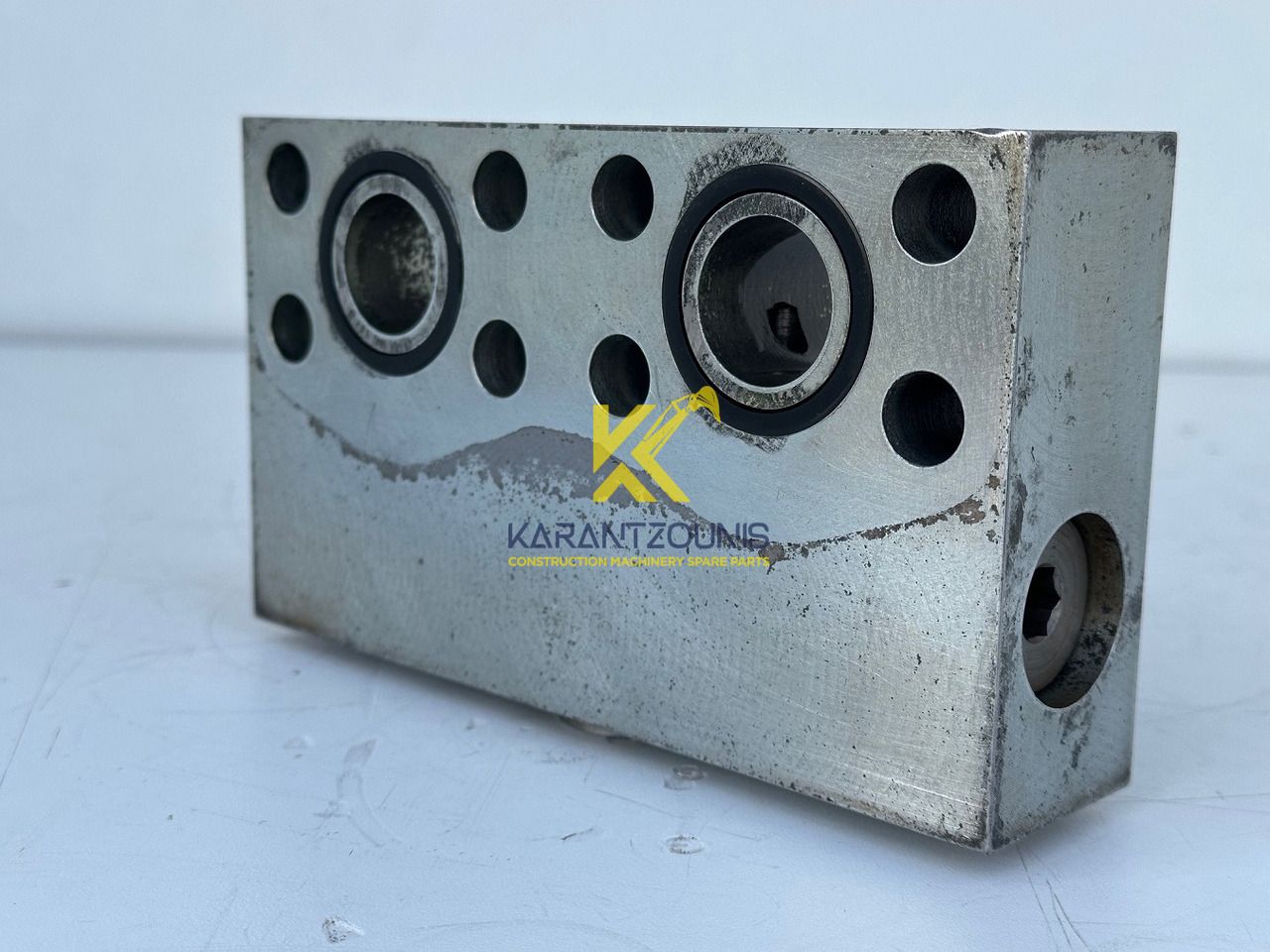 Liebherr Dämpfungsventil ID-Nr.10121777. P924 COMP, P926, R926, R916, R922, R924 COMP, R924, R926 COMP, R926, R930, R936, R946, R950 T, R960 T. #10121777.43199# - Fordító motor - Építőipari gépek: 3 kép. Liebherr Dämpfungsventil ID-Nr.10121777. P924 COMP, P926, R926, R916, R922, R924 COMP, R924, R926 COMP, R926, R930, R936, R946, R950 T, R960 T. #10121777.43199# - Fordító motor - Építőipari gépek: 3 kép.