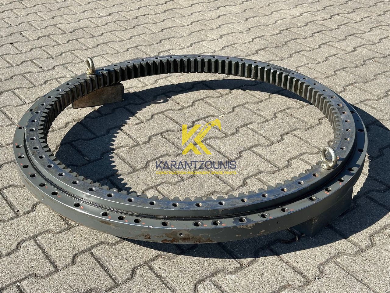 Liebherr Drehkranz - Kugeldrehverbindung Typ:KUD34VJ009-000. ID-Nr.90213287. R914RAIL,R914COMP,R914K-S,R914K-STD,R918LC,R918NLC,R918XLC,R920K-LC,R920K-NLC. #90213287.21155# - Elforduló gyűrű - Építőipari gépek: 2 kép. Liebherr Drehkranz - Kugeldrehverbindung Typ:KUD34VJ009-000. ID-Nr.90213287. R914RAIL,R914COMP,R914K-S,R914K-STD,R918LC,R918NLC,R918XLC,R920K-LC,R920K-NLC. #90213287.21155# - Elforduló gyűrű - Építőipari gépek: 2 kép.