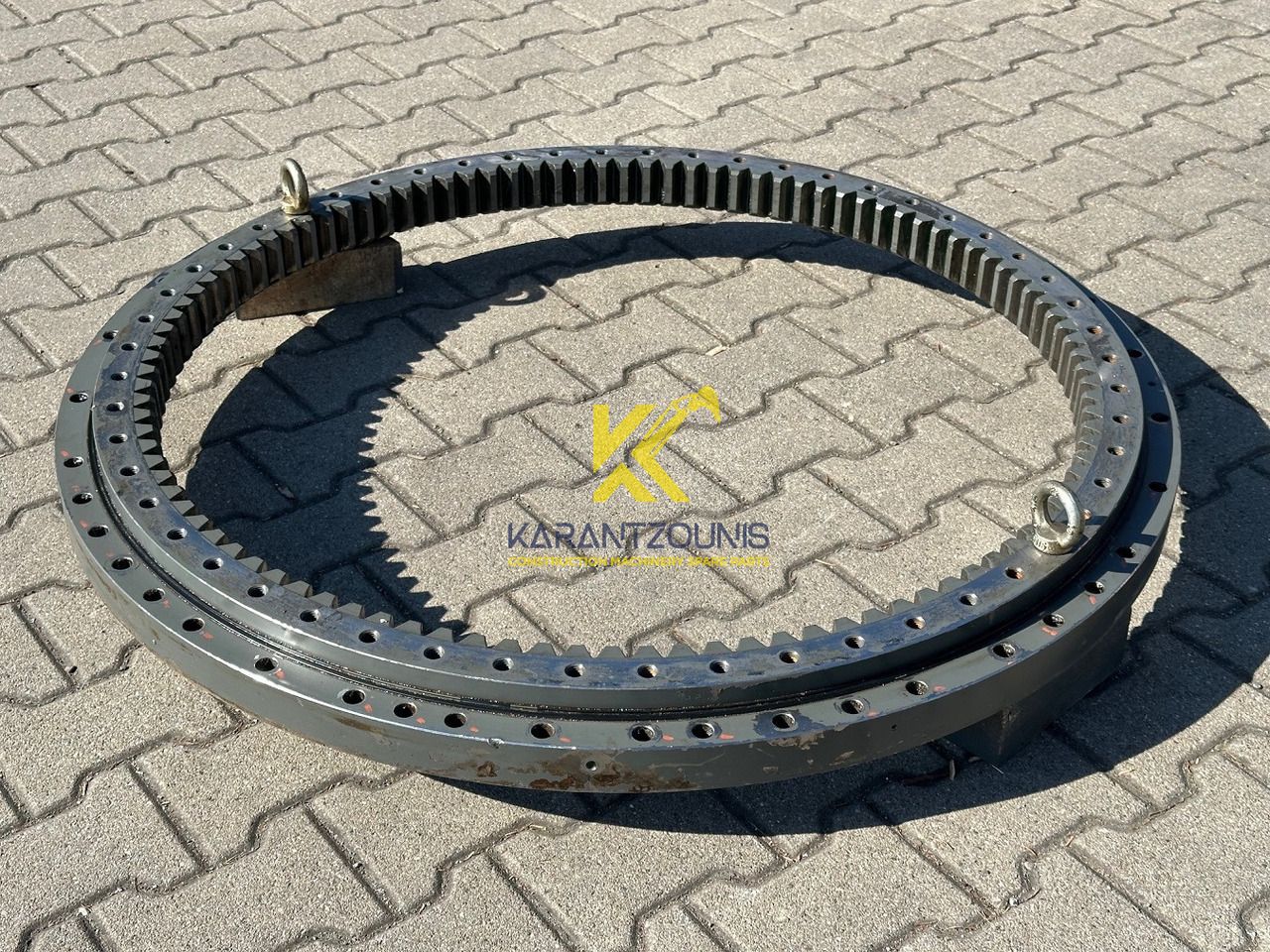 Liebherr Drehkranz - Kugeldrehverbindung Typ:KUD34VJ009-000. ID-Nr.90213287. R914RAIL,R914COMP,R914K-S,R914K-STD,R918LC,R918NLC,R918XLC,R920K-LC,R920K-NLC. #90213287.21155# - Elforduló gyűrű - Építőipari gépek: 1 kép. Liebherr Drehkranz - Kugeldrehverbindung Typ:KUD34VJ009-000. ID-Nr.90213287. R914RAIL,R914COMP,R914K-S,R914K-STD,R918LC,R918NLC,R918XLC,R920K-LC,R920K-NLC. #90213287.21155# - Elforduló gyűrű - Építőipari gépek: 1 kép.