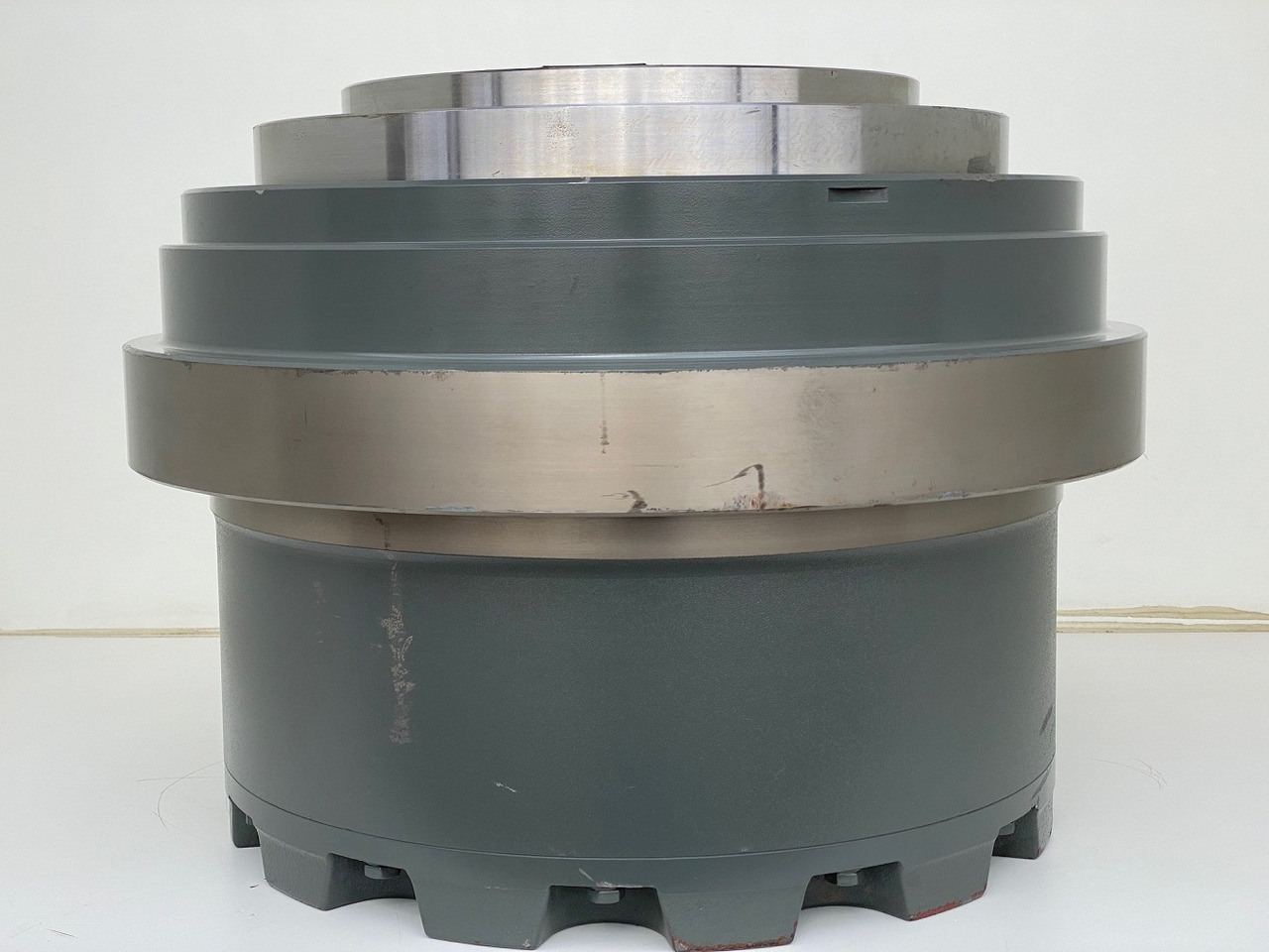 Liebherr Fahrantrieb FAT450P135, ID-Nr.90211932 - ID-Nr.90211933. ER944, R940, R944, R945, R946, R950, R960 T. #159-03# - Véglehajtás - Lánctalpas kotró: 3 kép. Liebherr Fahrantrieb FAT450P135, ID-Nr.90211932 - ID-Nr.90211933. ER944, R940, R944, R945, R946, R950, R960 T. #159-03# - Véglehajtás - Lánctalpas kotró: 3 kép.