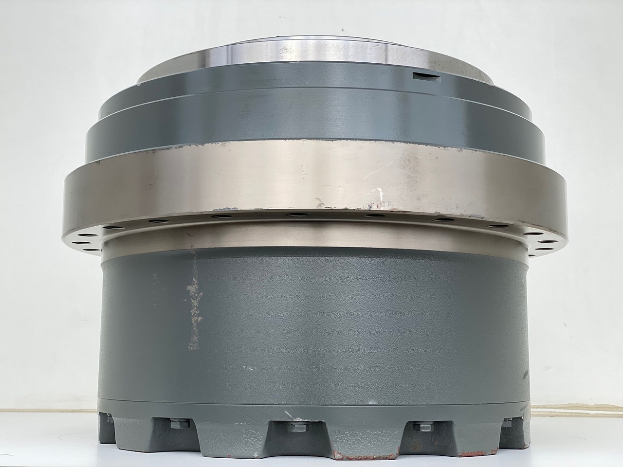 Liebherr Fahrantrieb FAT450P135, ID-Nr.90211932 - ID-Nr.90211933. ER944, R940, R944, R945, R946, R950, R960 T. #159-03# - Véglehajtás - Lánctalpas kotró: 4 kép. Liebherr Fahrantrieb FAT450P135, ID-Nr.90211932 - ID-Nr.90211933. ER944, R940, R944, R945, R946, R950, R960 T. #159-03# - Véglehajtás - Lánctalpas kotró: 4 kép.