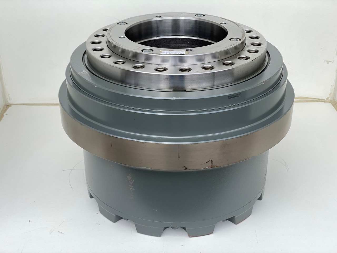 Liebherr Fahrantrieb FAT450P135, ID-Nr.90211932 - ID-Nr.90211933. ER944, R940, R944, R945, R946, R950, R960 T. #159-03# - Véglehajtás - Lánctalpas kotró: 1 kép. Liebherr Fahrantrieb FAT450P135, ID-Nr.90211932 - ID-Nr.90211933. ER944, R940, R944, R945, R946, R950, R960 T. #159-03# - Véglehajtás - Lánctalpas kotró: 1 kép.