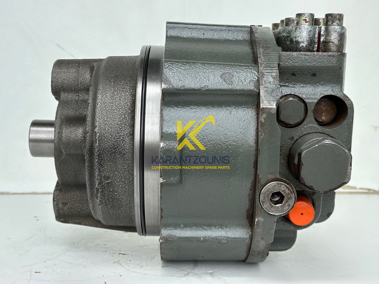 Liebherr Hydraulikeinbaumotor CMVE O 108. ID-Nr.10118562 - ID-Nr.10132610 - ID-Nr.10129048. LOS1916, LOS916, LOS926, R906, R916, R918, R920, R922, R924, R926COMP, R926, R936. #28313# - Hidraulikus motor - Építőipari gépek: 4 kép. Liebherr Hydraulikeinbaumotor CMVE O 108. ID-Nr.10118562 - ID-Nr.10132610 - ID-Nr.10129048. LOS1916, LOS916, LOS926, R906, R916, R918, R920, R922, R924, R926COMP, R926, R936. #28313# - Hidraulikus motor - Építőipari gépek: 4 kép.