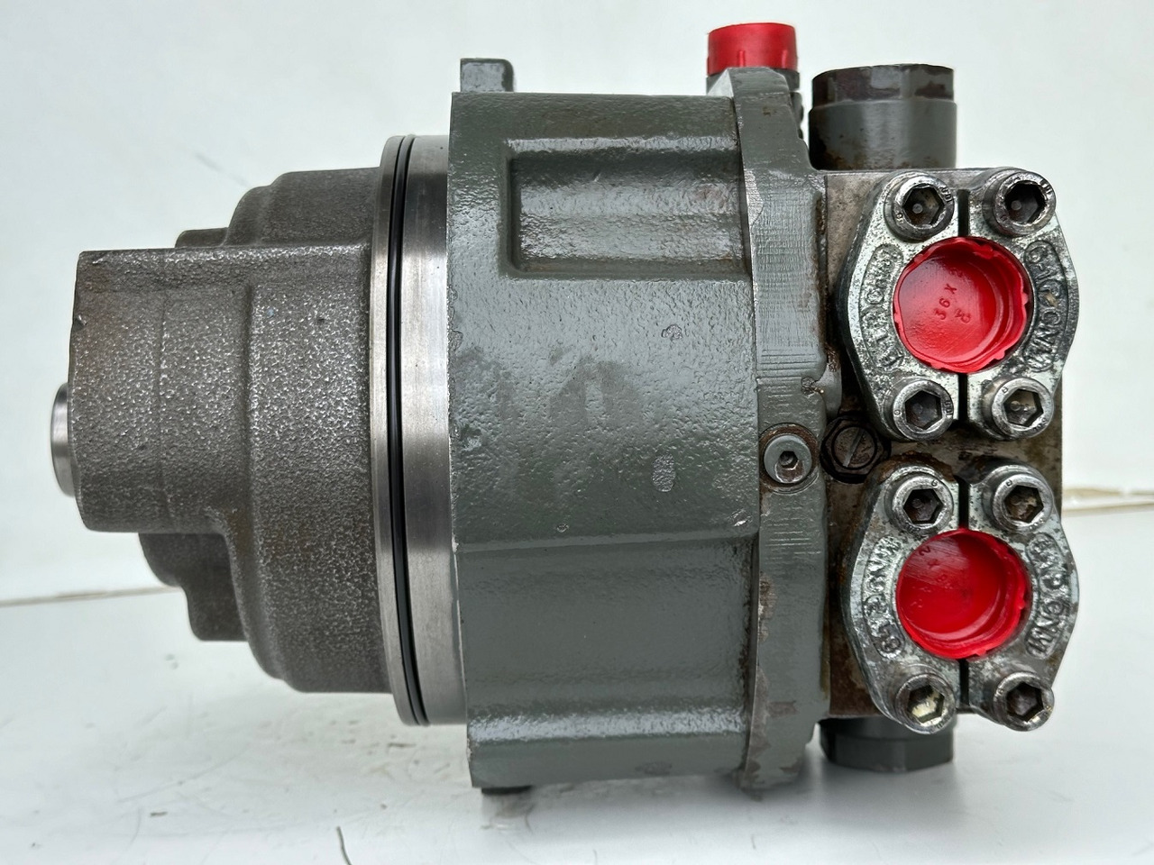 Liebherr Hydraulikeinbaumotor CMVE O 108. ID-Nr.10118562 - ID-Nr.10132610 - ID-Nr.10129048. LOS1916, LOS916, LOS926, R906, R916, R918, R920, R922, R924, R926COMP, R926, R936. #28313# - Hidraulikus motor - Építőipari gépek: 5 kép. Liebherr Hydraulikeinbaumotor CMVE O 108. ID-Nr.10118562 - ID-Nr.10132610 - ID-Nr.10129048. LOS1916, LOS916, LOS926, R906, R916, R918, R920, R922, R924, R926COMP, R926, R936. #28313# - Hidraulikus motor - Építőipari gépek: 5 kép.