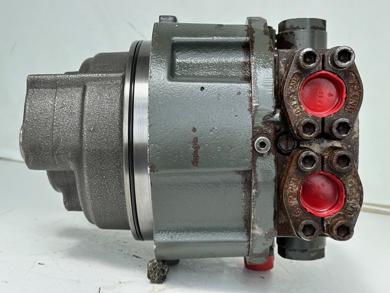 Liebherr Hydraulikeinbaumotor CMVE O 108. ID-Nr.10118562 - ID-Nr.10132610 - ID-Nr.10129048. LOS1916, LOS916, LOS926, R906, R916, R918, R920, R922, R924, R926COMP, R926, R936. #28314# - Hidraulikus motor - Építőipari gépek: 5 kép. Liebherr Hydraulikeinbaumotor CMVE O 108. ID-Nr.10118562 - ID-Nr.10132610 - ID-Nr.10129048. LOS1916, LOS916, LOS926, R906, R916, R918, R920, R922, R924, R926COMP, R926, R936. #28314# - Hidraulikus motor - Építőipari gépek: 5 kép.