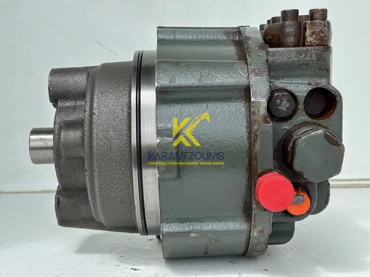 Liebherr Hydraulikeinbaumotor CMVE O 108. ID-Nr.10118562 - ID-Nr.10132610 - ID-Nr.10129048. LOS1916, LOS916, LOS926, R906, R916, R918, R920, R922, R924, R926COMP, R926, R936. #28314# - Hidraulikus motor - Építőipari gépek: 4 kép. Liebherr Hydraulikeinbaumotor CMVE O 108. ID-Nr.10118562 - ID-Nr.10132610 - ID-Nr.10129048. LOS1916, LOS916, LOS926, R906, R916, R918, R920, R922, R924, R926COMP, R926, R936. #28314# - Hidraulikus motor - Építőipari gépek: 4 kép.
