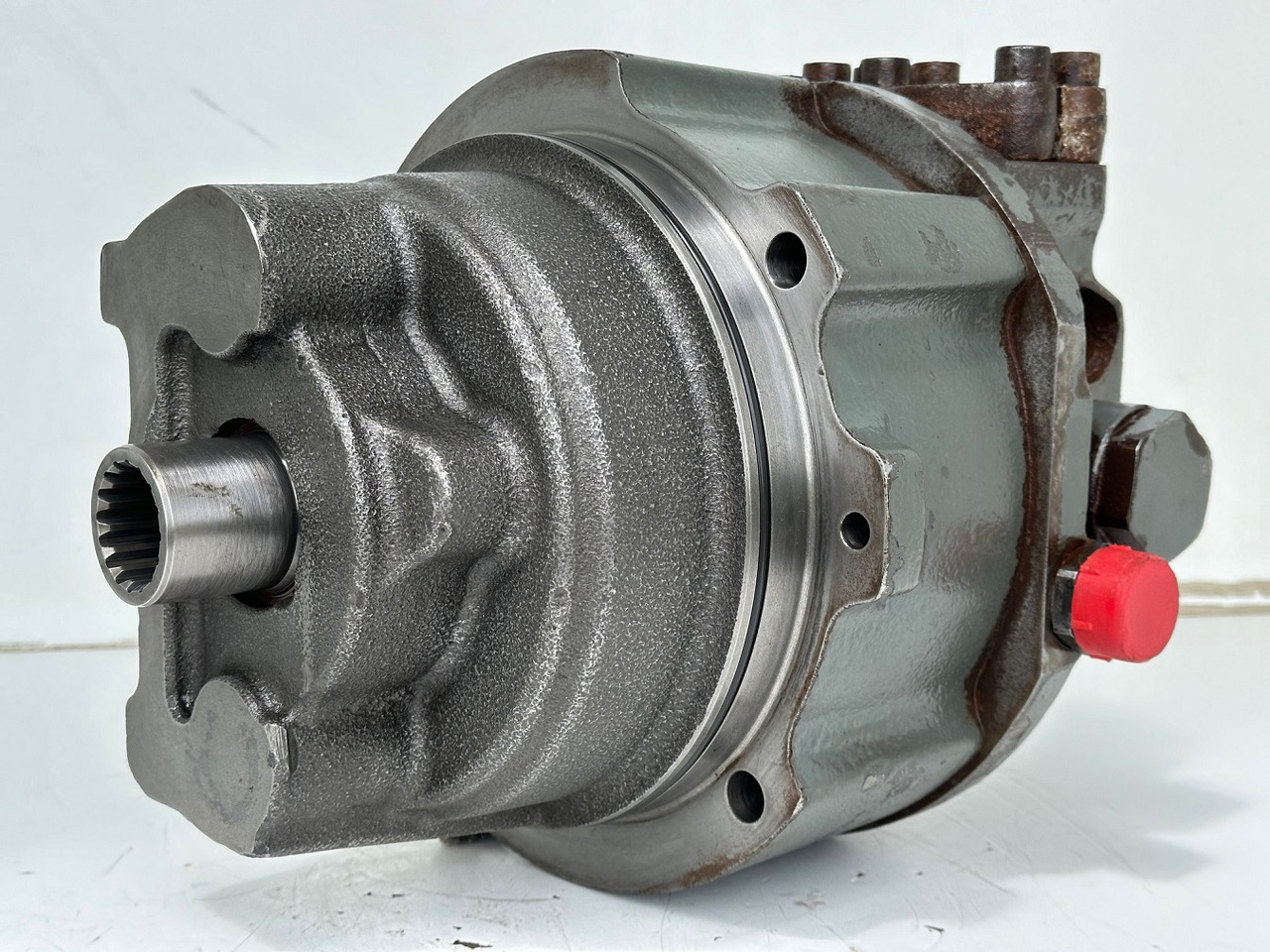 Liebherr Hydraulikeinbaumotor CMVE O 108. ID-Nr.10118562 - ID-Nr.10132610 - ID-Nr.10129048. LOS1916, LOS916, LOS926, R906, R916, R918, R920, R922, R924, R926COMP, R926, R936. #28314# - Hidraulikus motor - Építőipari gépek: 2 kép. Liebherr Hydraulikeinbaumotor CMVE O 108. ID-Nr.10118562 - ID-Nr.10132610 - ID-Nr.10129048. LOS1916, LOS916, LOS926, R906, R916, R918, R920, R922, R924, R926COMP, R926, R936. #28314# - Hidraulikus motor - Építőipari gépek: 2 kép.