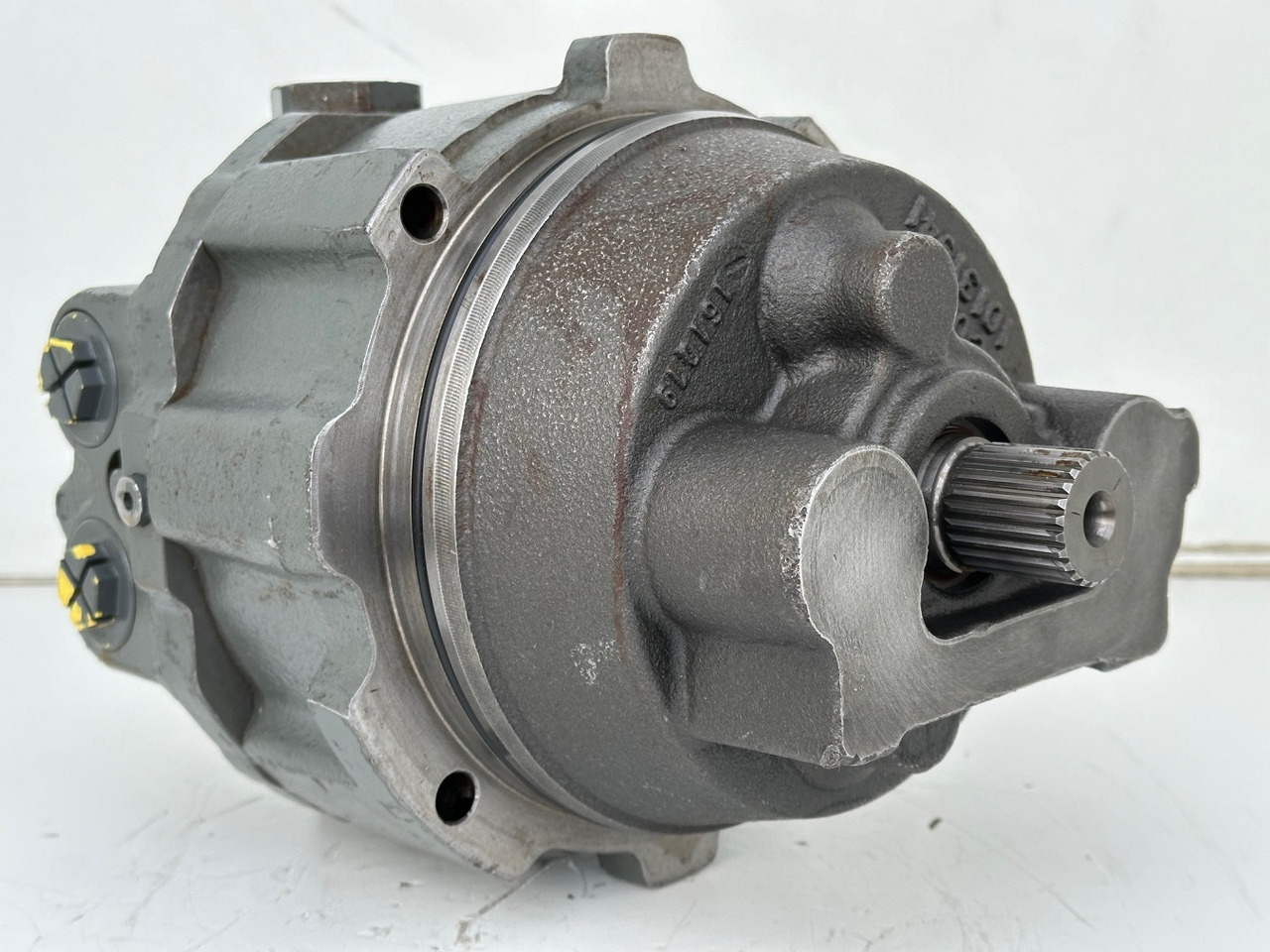 Liebherr Hydraulikeinbaumotor LH46VE 085. ID-Nr.12421312 - ID-Nr.12881023. LO1926, LOS926 K-LC, R922, R924, R926, R926 K-LC, R930 T. #20.38.0978# - Hidraulikus motor - Építőipari gépek: 2 kép. Liebherr Hydraulikeinbaumotor LH46VE 085. ID-Nr.12421312 - ID-Nr.12881023. LO1926, LOS926 K-LC, R922, R924, R926, R926 K-LC, R930 T. #20.38.0978# - Hidraulikus motor - Építőipari gépek: 2 kép.
