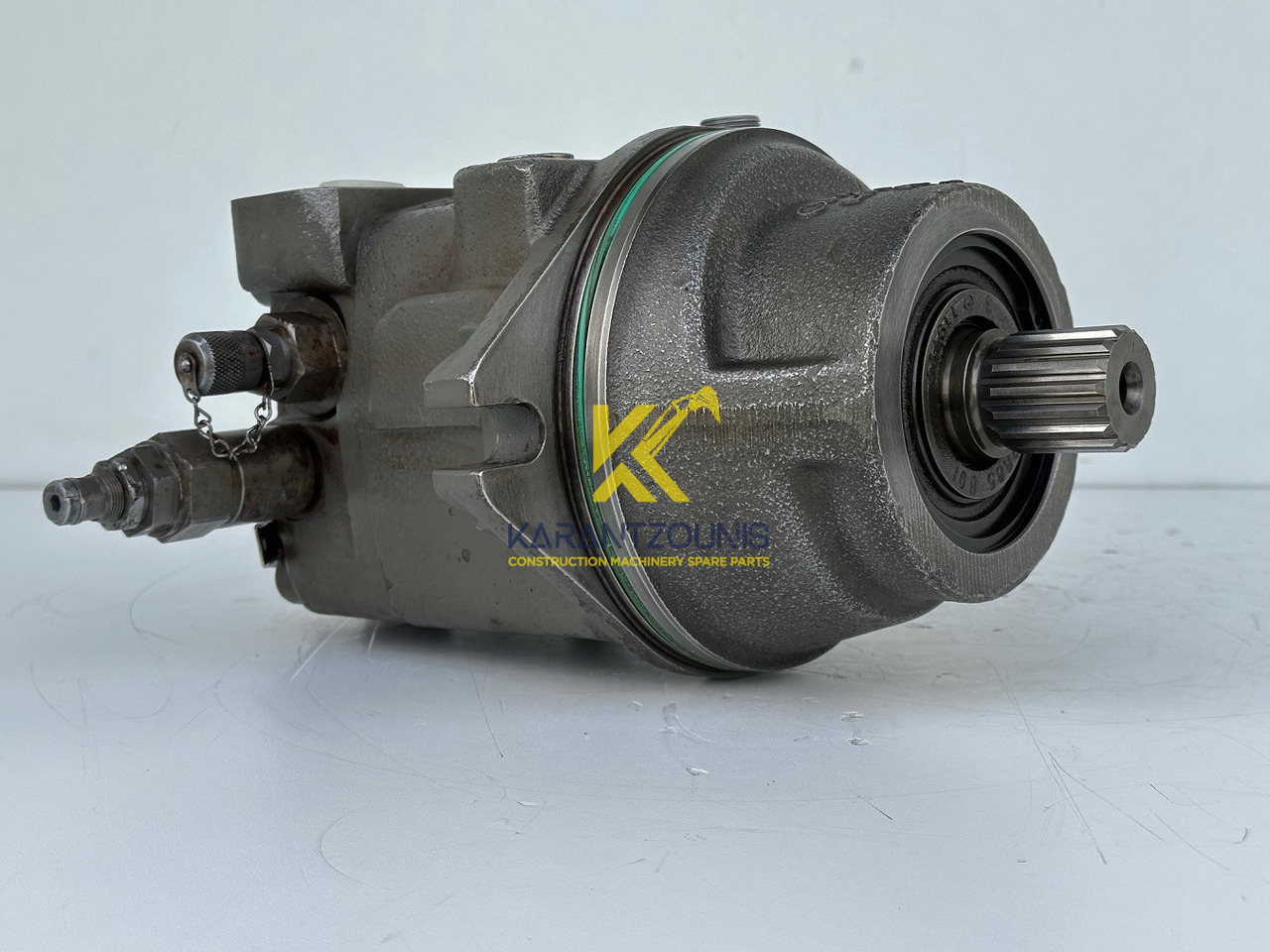 Liebherr Hydraulikeinbaumotor Typ:FMF058, ID-Nr.10122576 - ID-Nr.10145827 - ID-Nr.11371069. LOS1906, P924 COMP , R906, R906 PROTO, R916, R922, R924, R924 COMP, R926 COMP, R926 K LC. #11371069.08604# - Hidraulikus motor - Lánctalpas kotró: 2 kép. Liebherr Hydraulikeinbaumotor Typ:FMF058, ID-Nr.10122576 - ID-Nr.10145827 - ID-Nr.11371069. LOS1906, P924 COMP , R906, R906 PROTO, R916, R922, R924, R924 COMP, R926 COMP, R926 K LC. #11371069.08604# - Hidraulikus motor - Lánctalpas kotró: 2 kép.