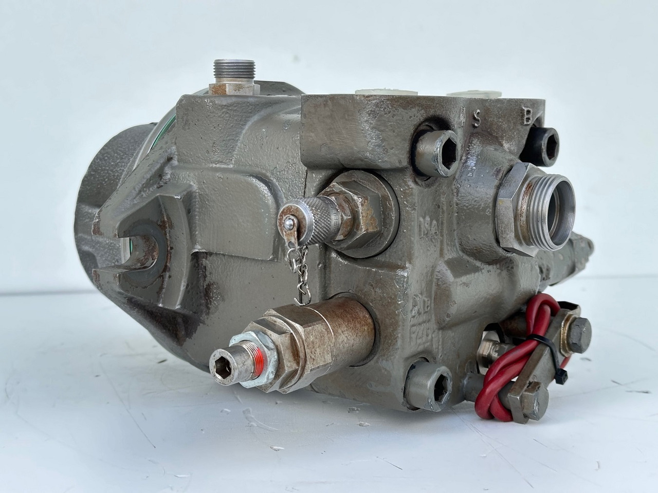 Liebherr Hydraulikeinbaumotor Typ:FMF058, ID-Nr.10122576 - ID-Nr.10145827 - ID-Nr.11371069. LOS1906, P924 COMP , R906, R906 PROTO, R916, R922, R924, R924 COMP, R926 COMP, R926 K LC. #11371069.43199# - Fordító motor - Építőipari gépek: 3 kép. Liebherr Hydraulikeinbaumotor Typ:FMF058, ID-Nr.10122576 - ID-Nr.10145827 - ID-Nr.11371069. LOS1906, P924 COMP , R906, R906 PROTO, R916, R922, R924, R924 COMP, R926 COMP, R926 K LC. #11371069.43199# - Fordító motor - Építőipari gépek: 3 kép.