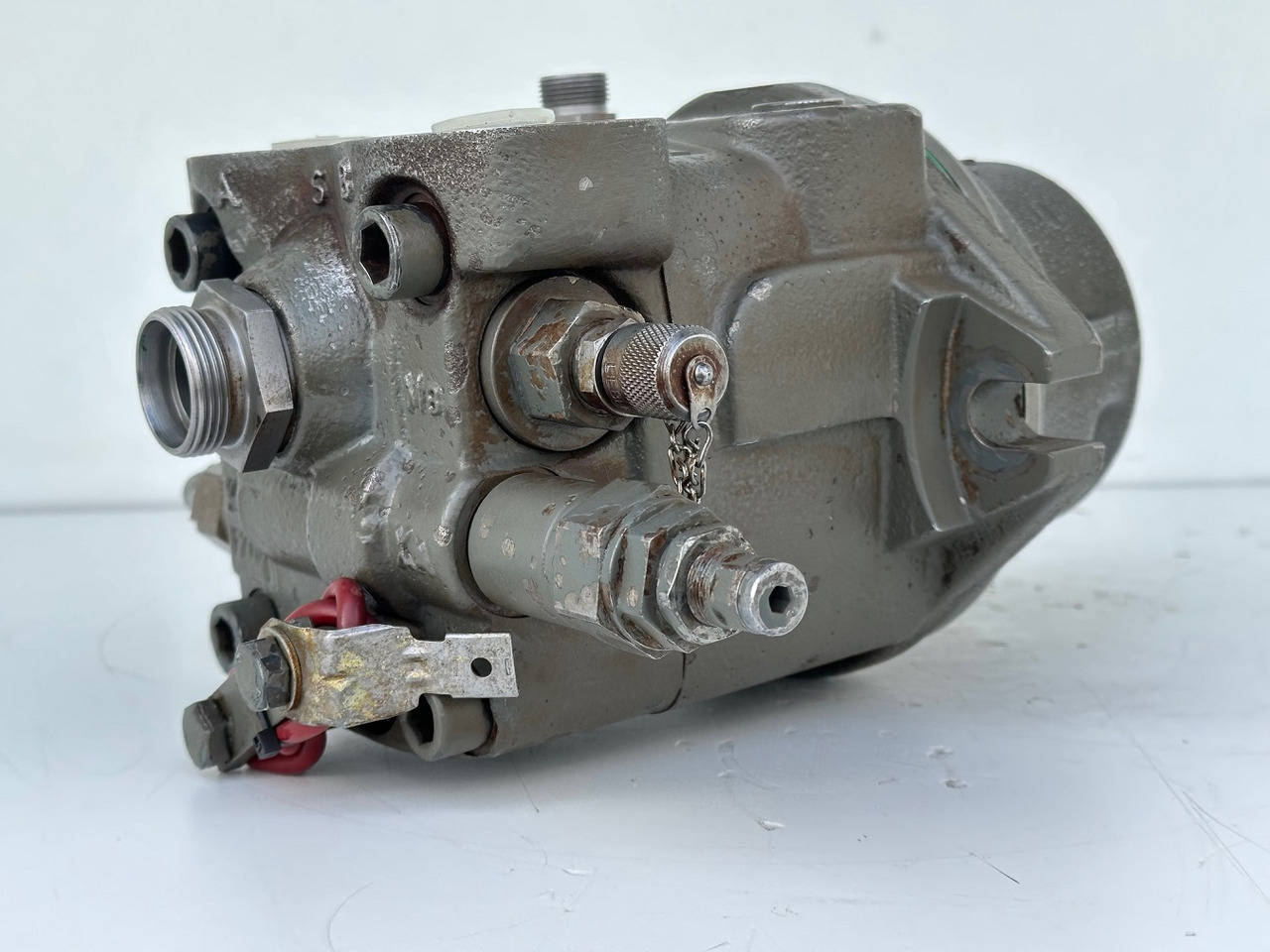 Liebherr Hydraulikeinbaumotor Typ:FMF058, ID-Nr.10122576 - ID-Nr.10145827 - ID-Nr.11371069. LOS1906, P924 COMP , R906, R906 PROTO, R916, R922, R924, R924 COMP, R926 COMP, R926 K LC. #11371069.43199# - Fordító motor - Építőipari gépek: 4 kép. Liebherr Hydraulikeinbaumotor Typ:FMF058, ID-Nr.10122576 - ID-Nr.10145827 - ID-Nr.11371069. LOS1906, P924 COMP , R906, R906 PROTO, R916, R922, R924, R924 COMP, R926 COMP, R926 K LC. #11371069.43199# - Fordító motor - Építőipari gépek: 4 kép.