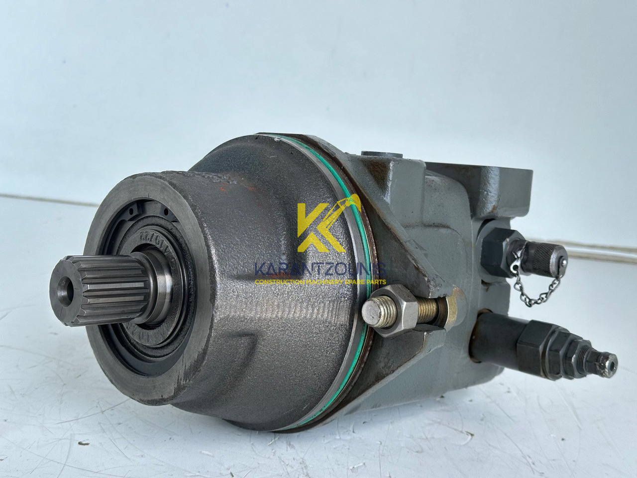 Liebherr Hydraulikeinbaumotor Typ:FMF058, ID-Nr.10122576 - ID-Nr.10145827 - ID-Nr.11371069. LOS1906, P924 COMP , R906, R906 PROTO, R916, R922, R924, R924 COMP, R926 COMP, R926 K LC. #39780# - Hidraulikus motor - Kotrógép: 1 kép. Liebherr Hydraulikeinbaumotor Typ:FMF058, ID-Nr.10122576 - ID-Nr.10145827 - ID-Nr.11371069. LOS1906, P924 COMP , R906, R906 PROTO, R916, R922, R924, R924 COMP, R926 COMP, R926 K LC. #39780# - Hidraulikus motor - Kotrógép: 1 kép.