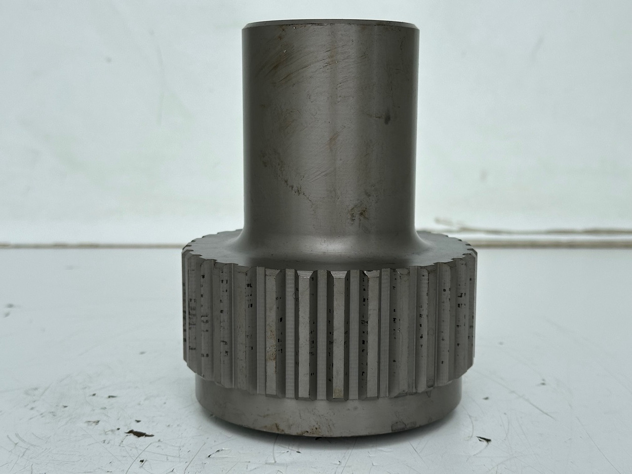 Liebherr Lamellenträger ID-Nr.90218052. FAT500F522, FAT500F528, FAT500F529, FAT500F559. PR73605, PR7363, PR7364. #90218052.03# - Sebességváltó - Építőipari gépek: 1 kép. Liebherr Lamellenträger ID-Nr.90218052. FAT500F522, FAT500F528, FAT500F529, FAT500F559. PR73605, PR7363, PR7364. #90218052.03# - Sebességváltó - Építőipari gépek: 1 kép.