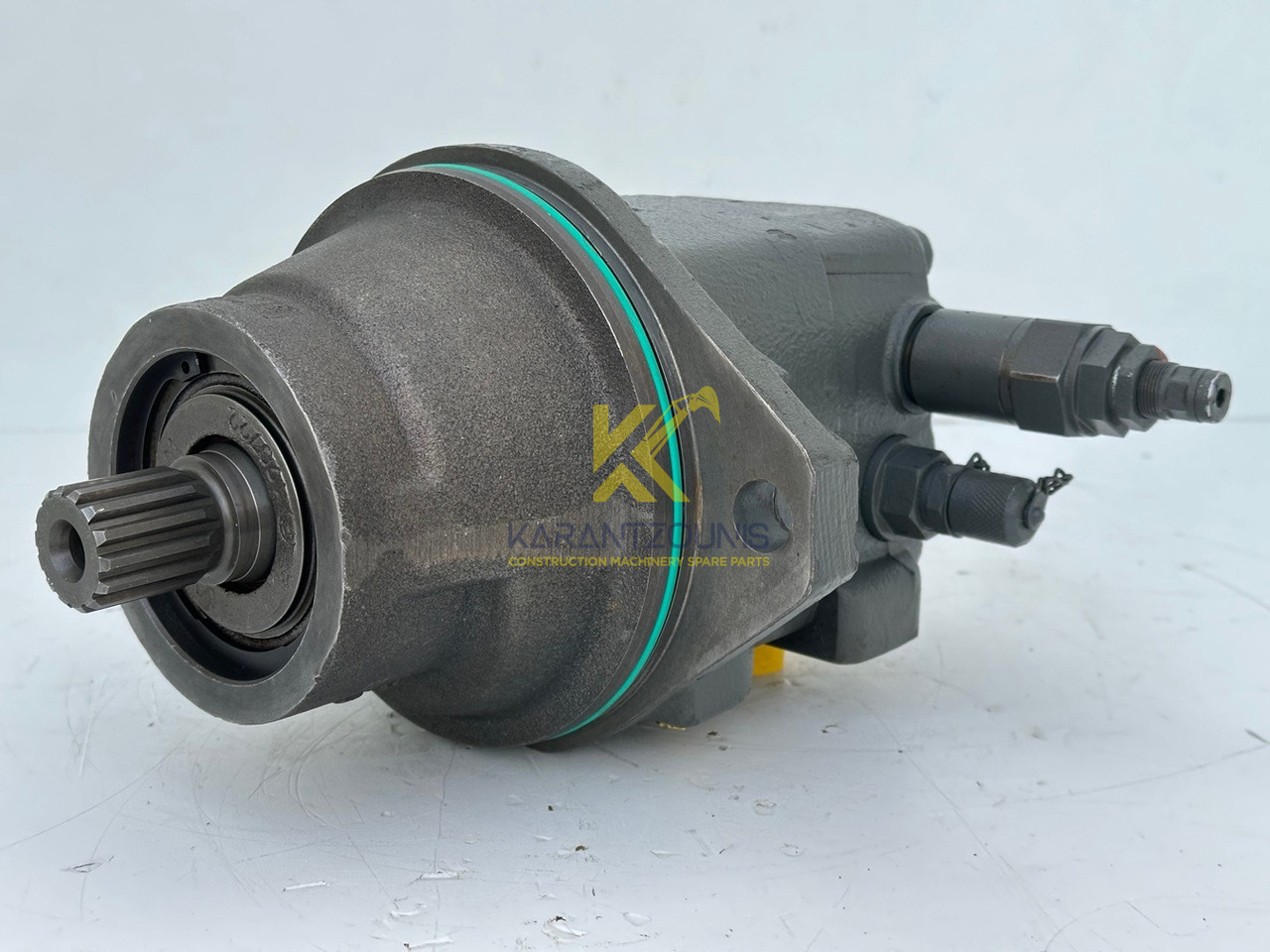 Liebherr Original Hydraulikeinbaumotor Typ:FMF045. ID-Nr.12464216. R914 RAIL, R914 COMP, R914 K-S, R914 K-STD, R918, R918LC, R918NLC, R918 XLC, R920 K-LC, R920 K-NLC. #12464216.25879# - Fordító motor - Építőipari gépek: 3 kép. Liebherr Original Hydraulikeinbaumotor Typ:FMF045. ID-Nr.12464216. R914 RAIL, R914 COMP, R914 K-S, R914 K-STD, R918, R918LC, R918NLC, R918 XLC, R920 K-LC, R920 K-NLC. #12464216.25879# - Fordító motor - Építőipari gépek: 3 kép.