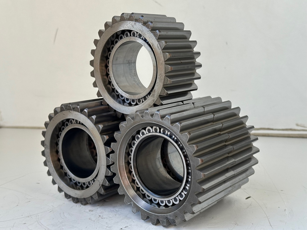 Liebherr Planetenrad ID-Nr.90024935. FAT400P112 - FAT400P130 - FAT400P139. R926, R928, R930, R934, R936, R938, R940, R944, R946, R950 T. #90024935.01.51139# - Sebességváltó - Építőipari gépek: 1 kép. Liebherr Planetenrad ID-Nr.90024935. FAT400P112 - FAT400P130 - FAT400P139. R926, R928, R930, R934, R936, R938, R940, R944, R946, R950 T. #90024935.01.51139# - Sebességváltó - Építőipari gépek: 1 kép.