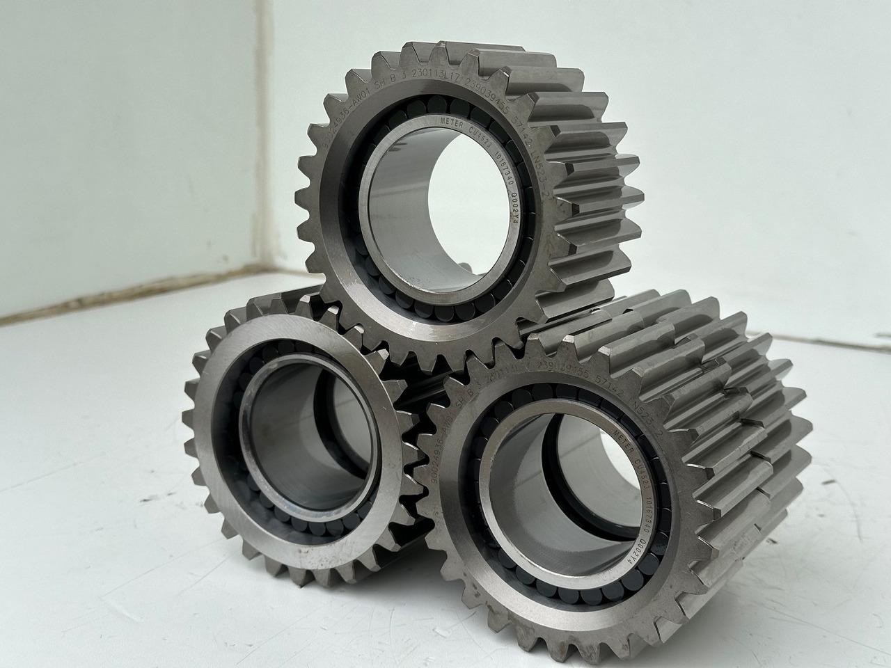 Liebherr Planetenrad ID-Nr.90024935. FAT400P112 - FAT400P130 - FAT400P139. R926, R928, R930, R934, R936, R938, R940, R944, R946, R950 T. #90024935.20.02# - Erőátvitel - Építőipari gépek: 1 kép. Liebherr Planetenrad ID-Nr.90024935. FAT400P112 - FAT400P130 - FAT400P139. R926, R928, R930, R934, R936, R938, R940, R944, R946, R950 T. #90024935.20.02# - Erőátvitel - Építőipari gépek: 1 kép.