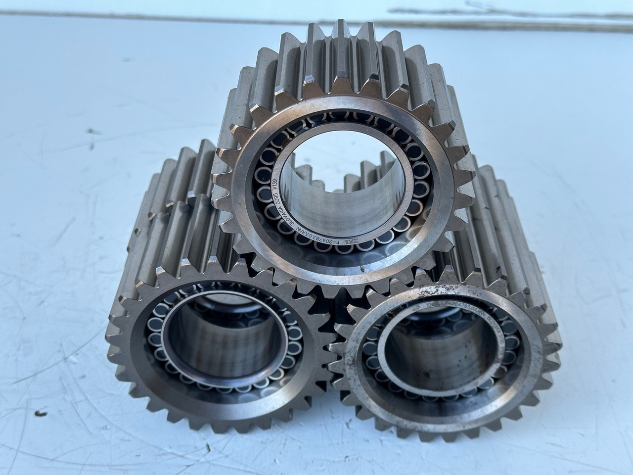 Liebherr Planetenrad ID-Nr.90205840. FAT350P126 - FAT350P138. R920 - R922 - R924 - R925 - R926 - R930 T. #90205840.10.08# - Véglehajtás - Lánctalpas kotró: 3 kép. Liebherr Planetenrad ID-Nr.90205840. FAT350P126 - FAT350P138. R920 - R922 - R924 - R925 - R926 - R930 T. #90205840.10.08# - Véglehajtás - Lánctalpas kotró: 3 kép.
