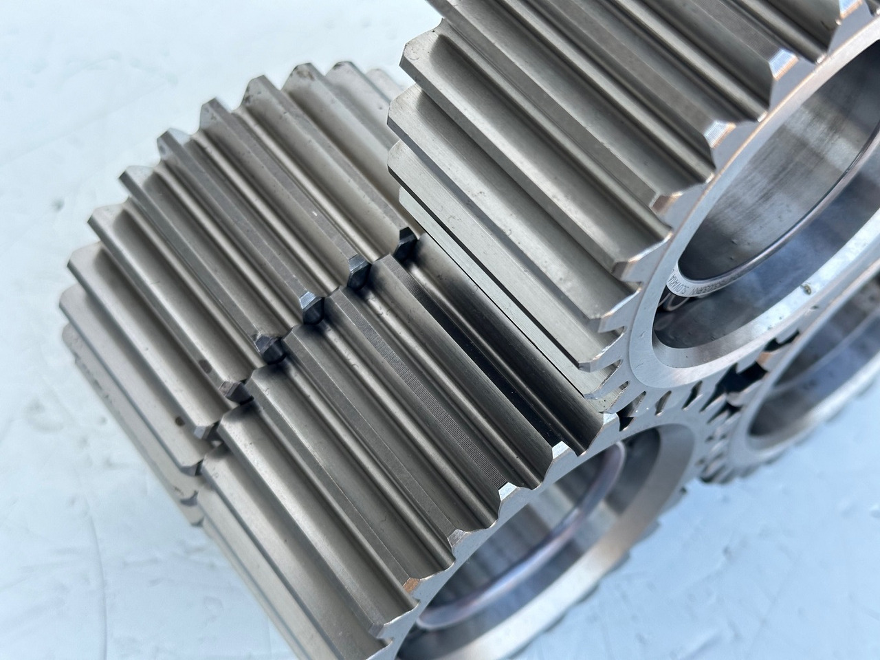 Liebherr Planetenrad ID-Nr.90205840. FAT350P126 - FAT350P138. R920 - R922 - R924 - R925 - R926 - R930 T. #90205840.10.08# - Véglehajtás - Lánctalpas kotró: 4 kép. Liebherr Planetenrad ID-Nr.90205840. FAT350P126 - FAT350P138. R920 - R922 - R924 - R925 - R926 - R930 T. #90205840.10.08# - Véglehajtás - Lánctalpas kotró: 4 kép.