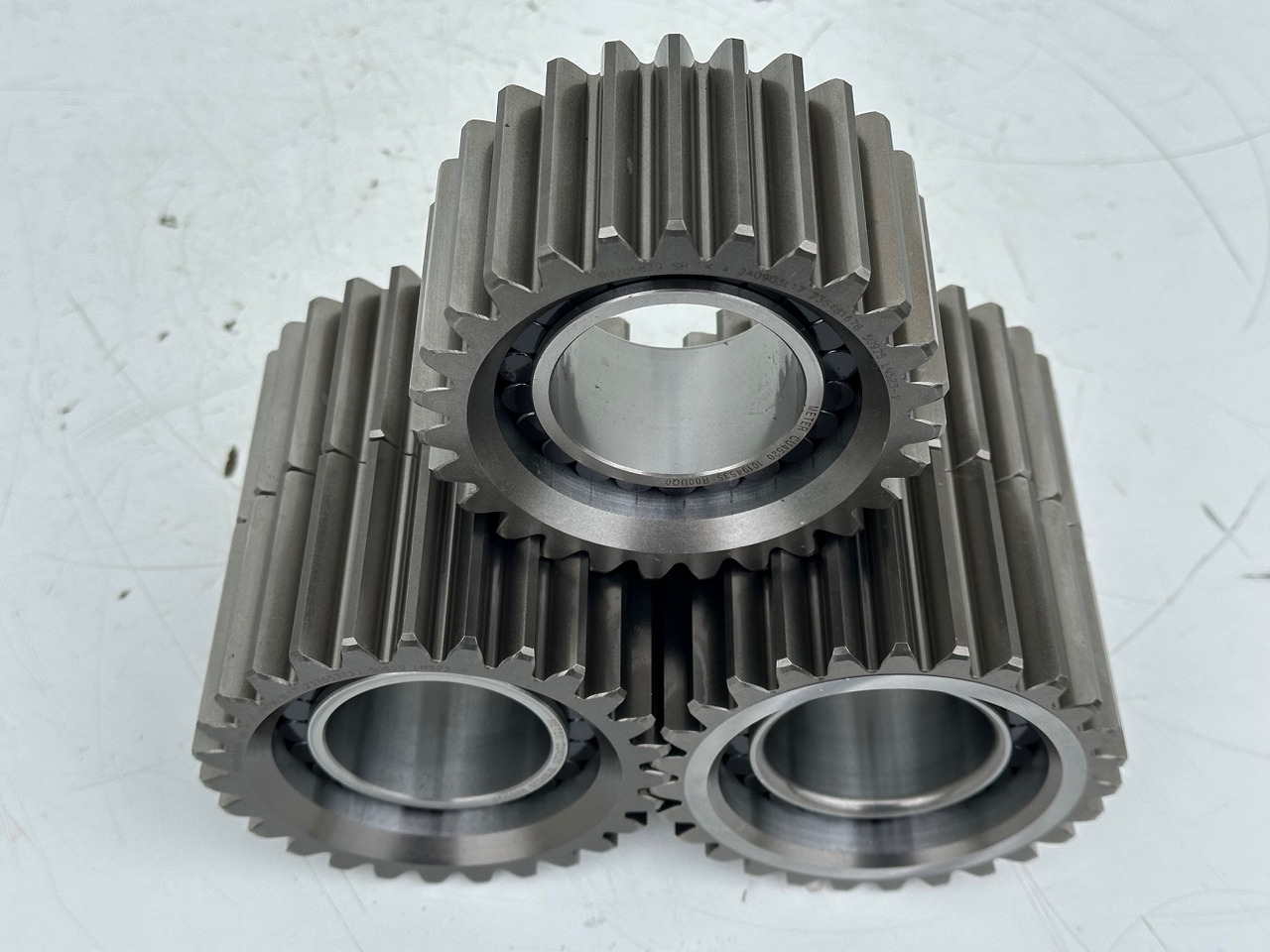 Liebherr Planetenrad ID-Nr.90205840. FAT350P126 - FAT350P138. R920 - R922 - R924 - R925 - R926 - R930 T. #90205840.22.05.01# - Véglehajtás - Lánctalpas kotró: 3 kép. Liebherr Planetenrad ID-Nr.90205840. FAT350P126 - FAT350P138. R920 - R922 - R924 - R925 - R926 - R930 T. #90205840.22.05.01# - Véglehajtás - Lánctalpas kotró: 3 kép.