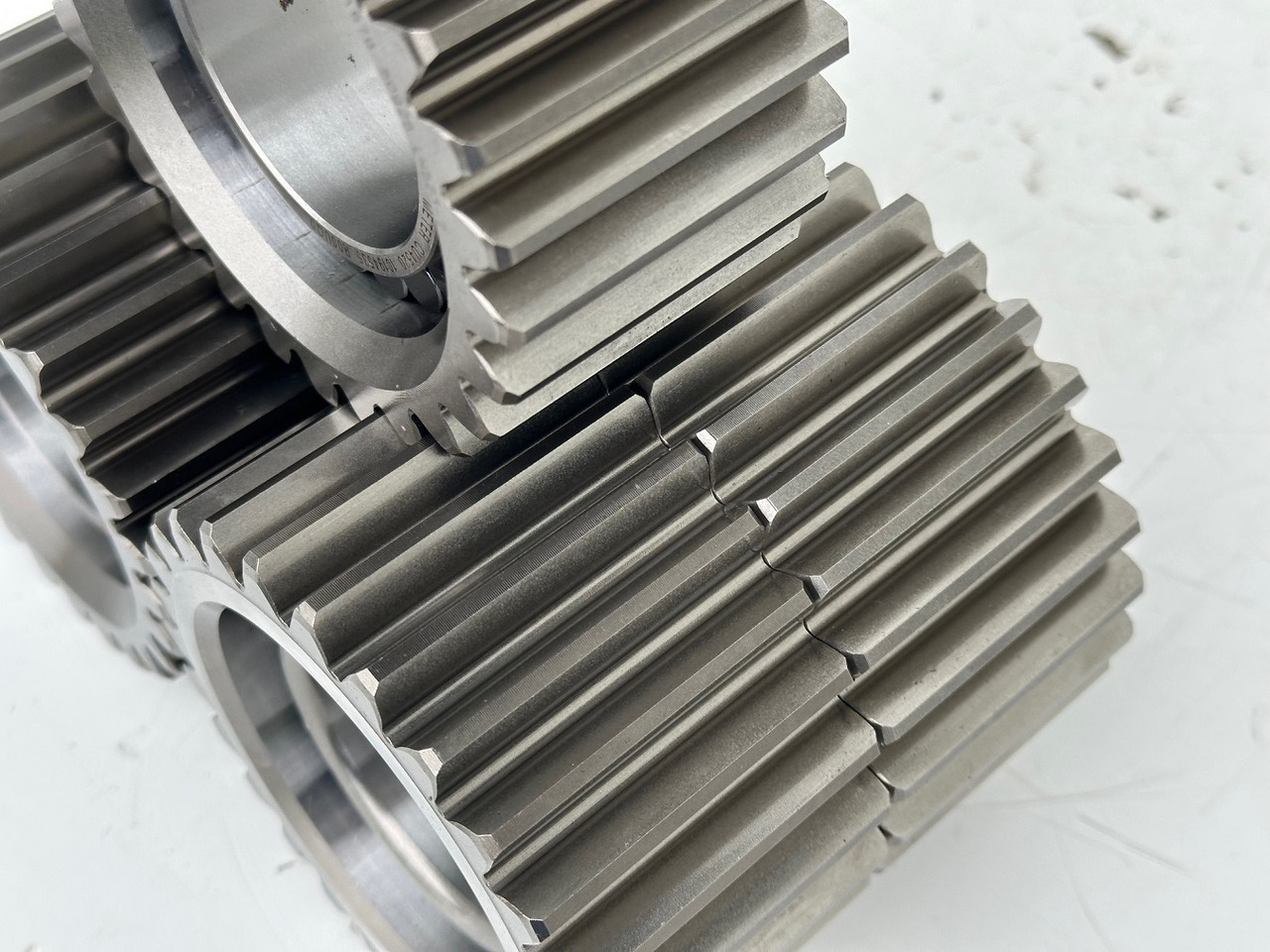 Liebherr Planetenrad ID-Nr.90205840. FAT350P126 - FAT350P138. R920 - R922 - R924 - R925 - R926 - R930 T. #90205840.22.05.01# - Véglehajtás - Lánctalpas kotró: 4 kép. Liebherr Planetenrad ID-Nr.90205840. FAT350P126 - FAT350P138. R920 - R922 - R924 - R925 - R926 - R930 T. #90205840.22.05.01# - Véglehajtás - Lánctalpas kotró: 4 kép.