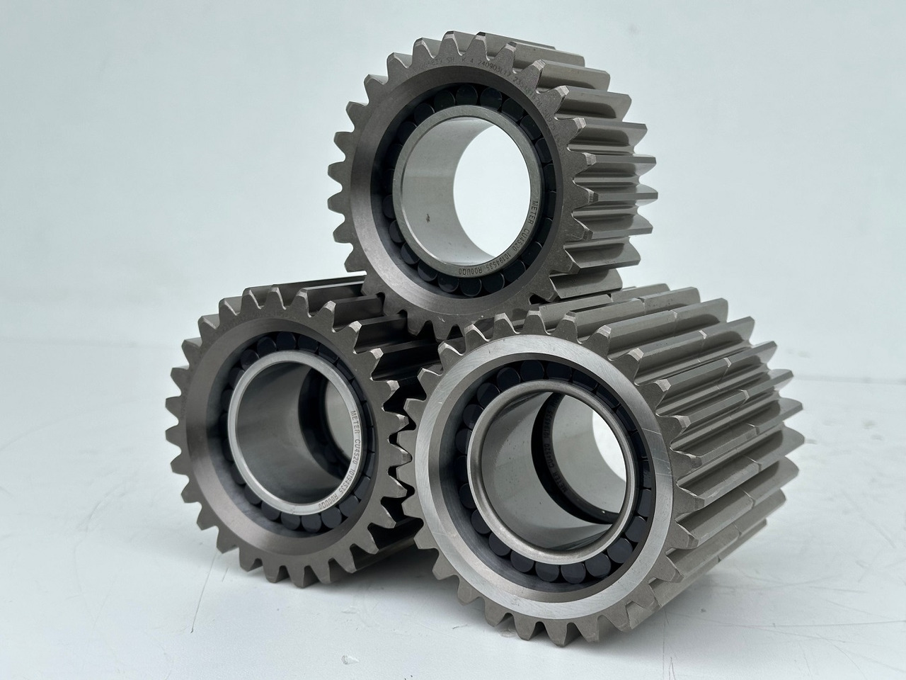 Liebherr Planetenrad ID-Nr.90205840. FAT350P126 - FAT350P138. R920 - R922 - R924 - R925 - R926 - R930 T. #90205840.22.05.01# - Véglehajtás - Lánctalpas kotró: 2 kép. Liebherr Planetenrad ID-Nr.90205840. FAT350P126 - FAT350P138. R920 - R922 - R924 - R925 - R926 - R930 T. #90205840.22.05.01# - Véglehajtás - Lánctalpas kotró: 2 kép.