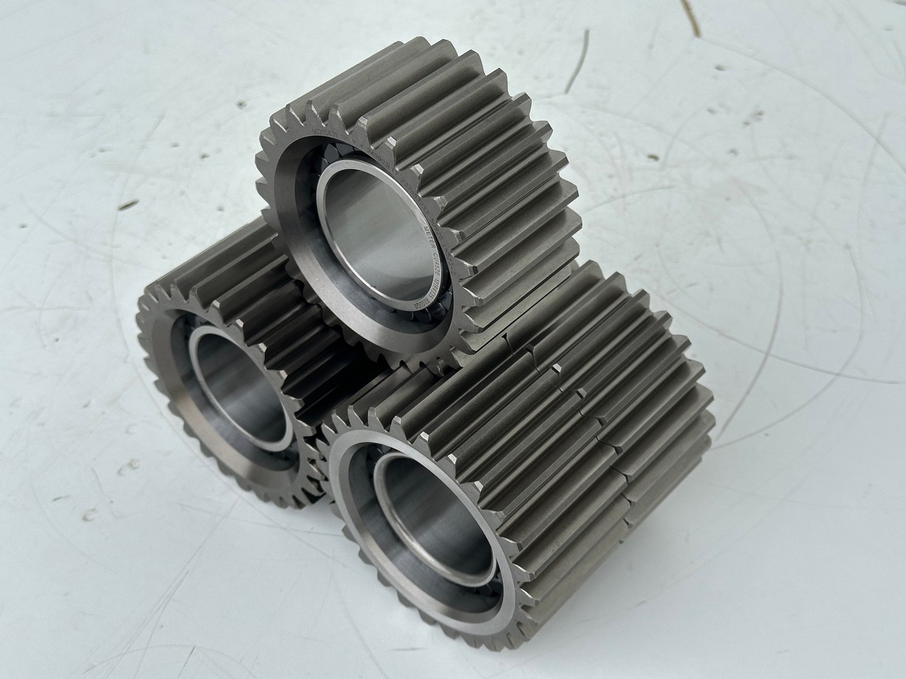 Liebherr Planetenrad ID-Nr.90205840. FAT350P126 - FAT350P138. R920 - R922 - R924 - R925 - R926 - R930 T. #90205840.22.05.03# - Véglehajtás - Lánctalpas kotró: 2 kép. Liebherr Planetenrad ID-Nr.90205840. FAT350P126 - FAT350P138. R920 - R922 - R924 - R925 - R926 - R930 T. #90205840.22.05.03# - Véglehajtás - Lánctalpas kotró: 2 kép.