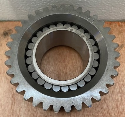 Liebherr Planetenrad ID-Nr.944356303 - ID-Nr.9443563 - ID-Nr.90208496 mit Zylinderrollenlager ID-Nr.761003403 - ID-Nr.10167340. #944356403.2018# - Fordító motor - Építőipari gépek: 3 kép. Liebherr Planetenrad ID-Nr.944356303 - ID-Nr.9443563 - ID-Nr.90208496 mit Zylinderrollenlager ID-Nr.761003403 - ID-Nr.10167340. #944356403.2018# - Fordító motor - Építőipari gépek: 3 kép.