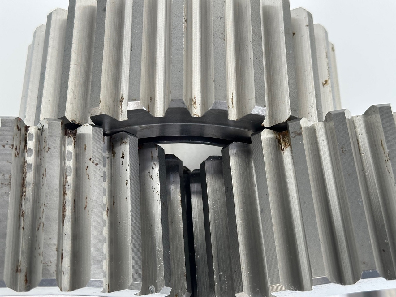 Véglehajtás - Építőipari gépek Liebherr Planetenrad ID-Nr.9443844 - ID-Nr.944384403. FAT450 - FAT450P004. LH60, LH80, ER944, LOS944, LOS954, R944, R954. #944384503.15.11#: 6 kép. Véglehajtás - Építőipari gépek Liebherr Planetenrad ID-Nr.9443844 - ID-Nr.944384403. FAT450 - FAT450P004. LH60, LH80, ER944, LOS944, LOS954, R944, R954. #944384503.15.11#: 6 kép.