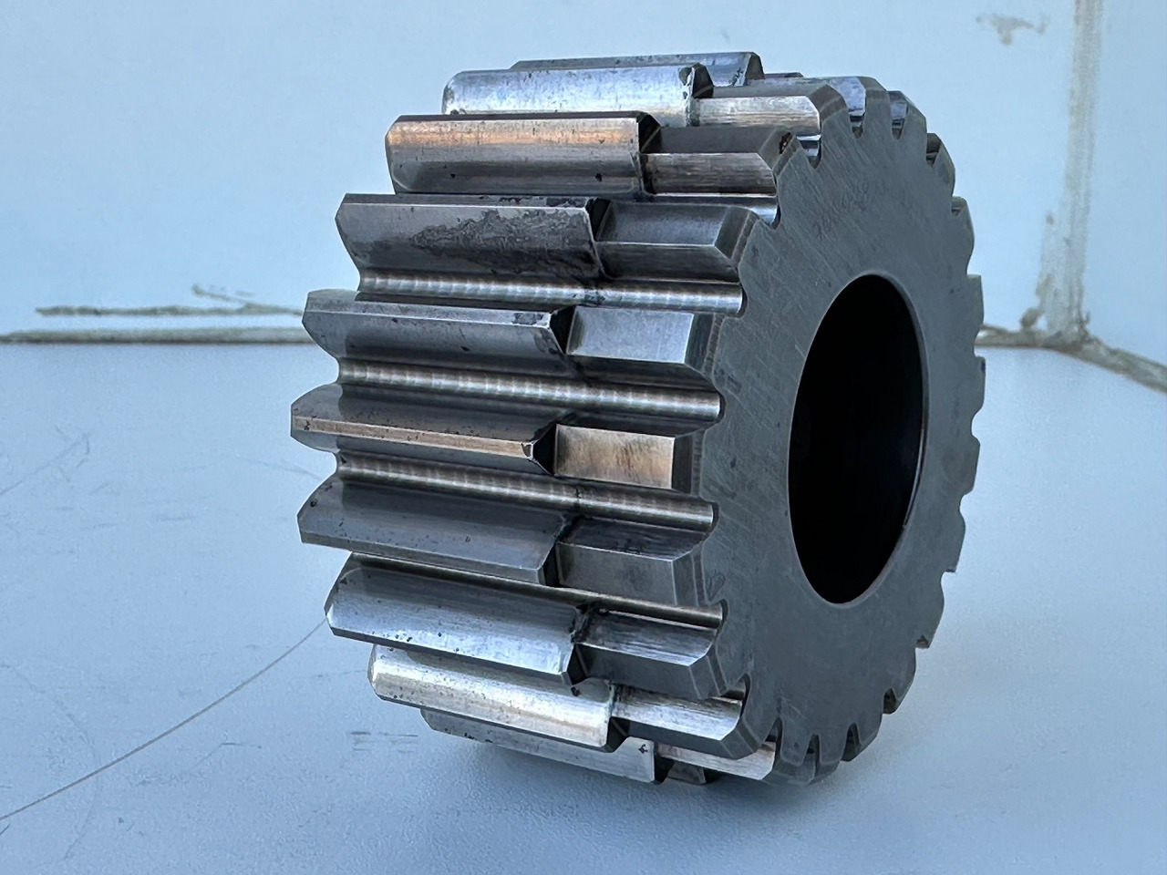 Liebherr Sonnenrad ID-Nr.90002821. FAT400P112, FAT400P130, FAT400P139. R926, R928, R930, R934, R936, R938, R940, R944, R946, R950 T. #90002821.06.08.01# - Véglehajtás - Kotrógép: 1 kép. Liebherr Sonnenrad ID-Nr.90002821. FAT400P112, FAT400P130, FAT400P139. R926, R928, R930, R934, R936, R938, R940, R944, R946, R950 T. #90002821.06.08.01# - Véglehajtás - Kotrógép: 1 kép.