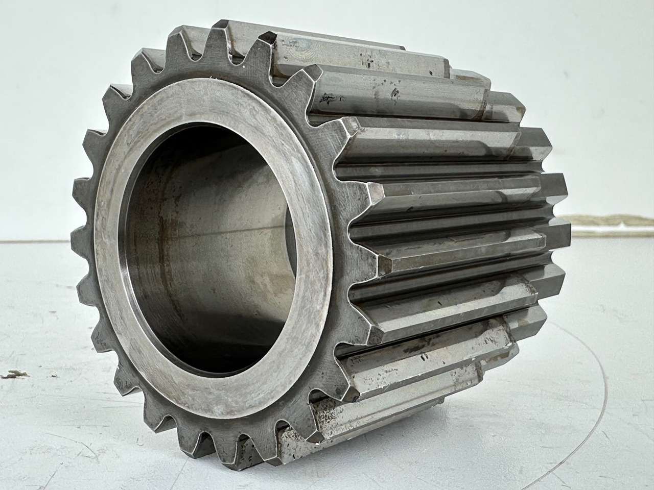 Liebherr Sonnenrad ID-Nr.90016258. FAT400P112,FAT400P130,FAT400P139,LOS1936,LOS926,R926,R928,R930,R934,R936,R938,R940,R944,R946,R950T. #90016258.28.09# - Véglehajtás - Kotrógép: 4 kép. Liebherr Sonnenrad ID-Nr.90016258. FAT400P112,FAT400P130,FAT400P139,LOS1936,LOS926,R926,R928,R930,R934,R936,R938,R940,R944,R946,R950T. #90016258.28.09# - Véglehajtás - Kotrógép: 4 kép.