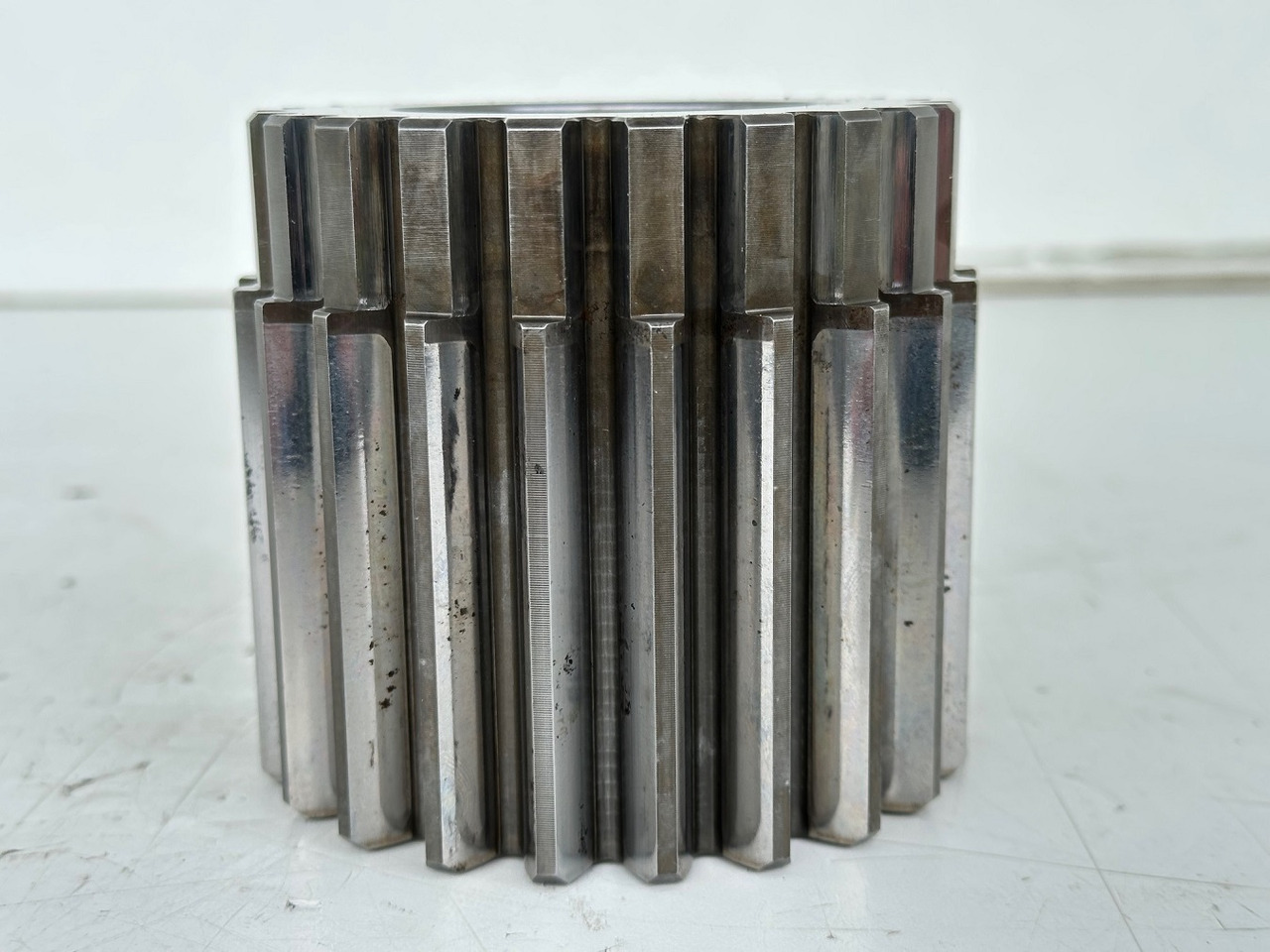 Liebherr Sonnenrad ID-Nr.90016258. FAT400P112,FAT400P130,FAT400P139,LOS1936,LOS926,R926,R928,R930,R934,R936,R938,R940,R944,R946,R950T. #90016258.28.09# - Véglehajtás - Kotrógép: 2 kép. Liebherr Sonnenrad ID-Nr.90016258. FAT400P112,FAT400P130,FAT400P139,LOS1936,LOS926,R926,R928,R930,R934,R936,R938,R940,R944,R946,R950T. #90016258.28.09# - Véglehajtás - Kotrógép: 2 kép.