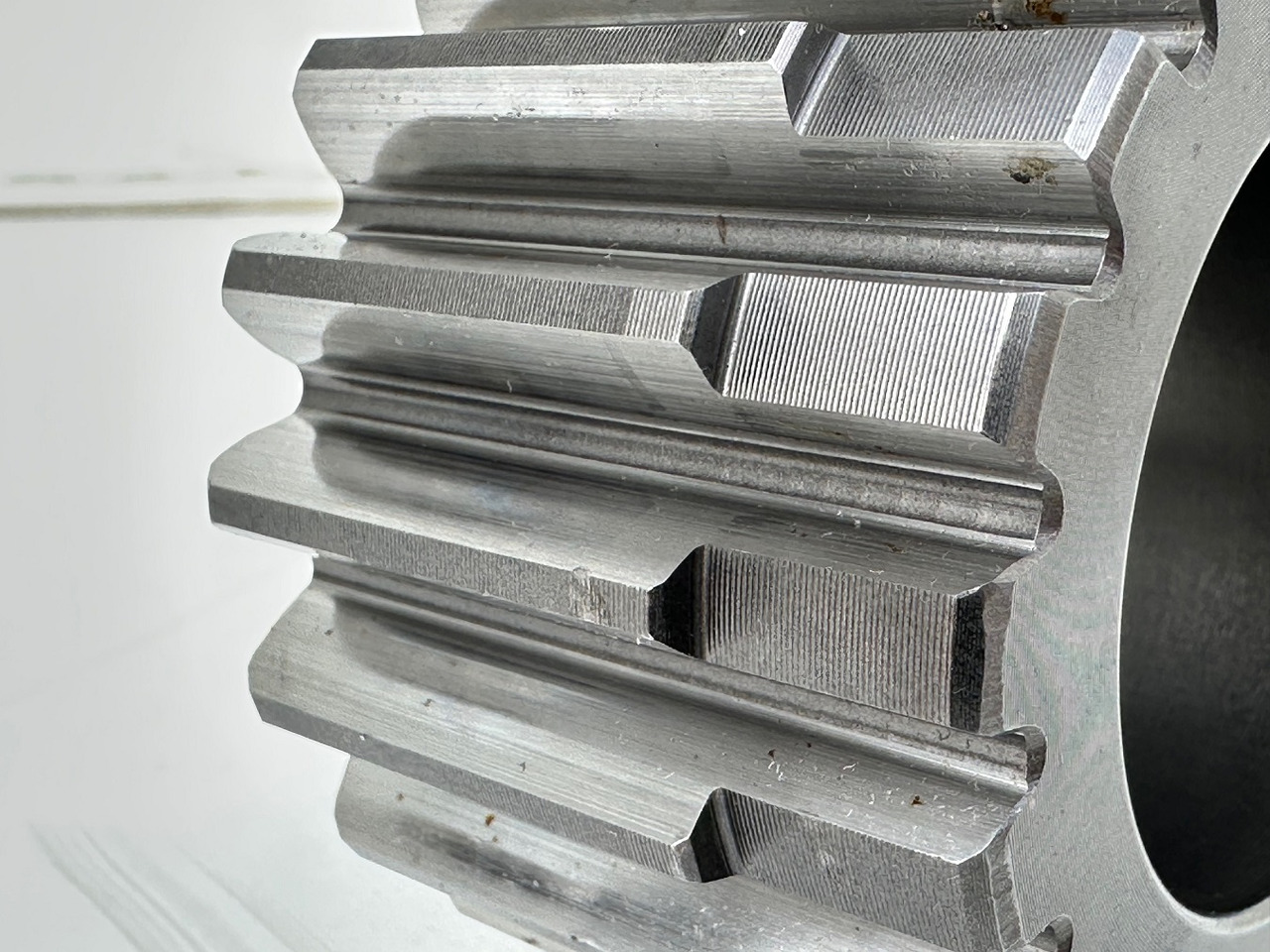 Liebherr Sonnenrad ID-Nr.9442842 - ID-Nr.944284203. FAT350. LH22,R313,R317,R900,ER912,LOS914,LOS924,LOS924 COMP,LOS924 SPUR,R321,R902,R904,R912,R914,R912,R924,R924 COMP. #944284203.09.10# - Erőátvitel - Kotrógép: 5 kép. Liebherr Sonnenrad ID-Nr.9442842 - ID-Nr.944284203. FAT350. LH22,R313,R317,R900,ER912,LOS914,LOS924,LOS924 COMP,LOS924 SPUR,R321,R902,R904,R912,R914,R912,R924,R924 COMP. #944284203.09.10# - Erőátvitel - Kotrógép: 5 kép.