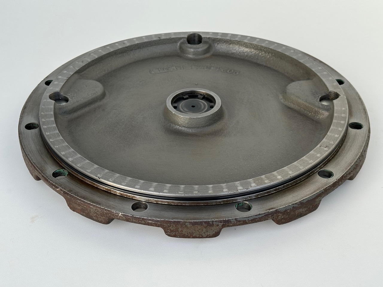 Liebherr Verschlussdeckel ID-Nr.90214374. FAT400P130, FAT400P139. R926-1715, R928-1715, R930-1716, R934-1550, R936 K-LC, R936 K-NLC, R936 K-SLC, R938-1650. #90214374.25.01# - Véglehajtás - Lánctalpas kotró: 5 kép. Liebherr Verschlussdeckel ID-Nr.90214374. FAT400P130, FAT400P139. R926-1715, R928-1715, R930-1716, R934-1550, R936 K-LC, R936 K-NLC, R936 K-SLC, R938-1650. #90214374.25.01# - Véglehajtás - Lánctalpas kotró: 5 kép.